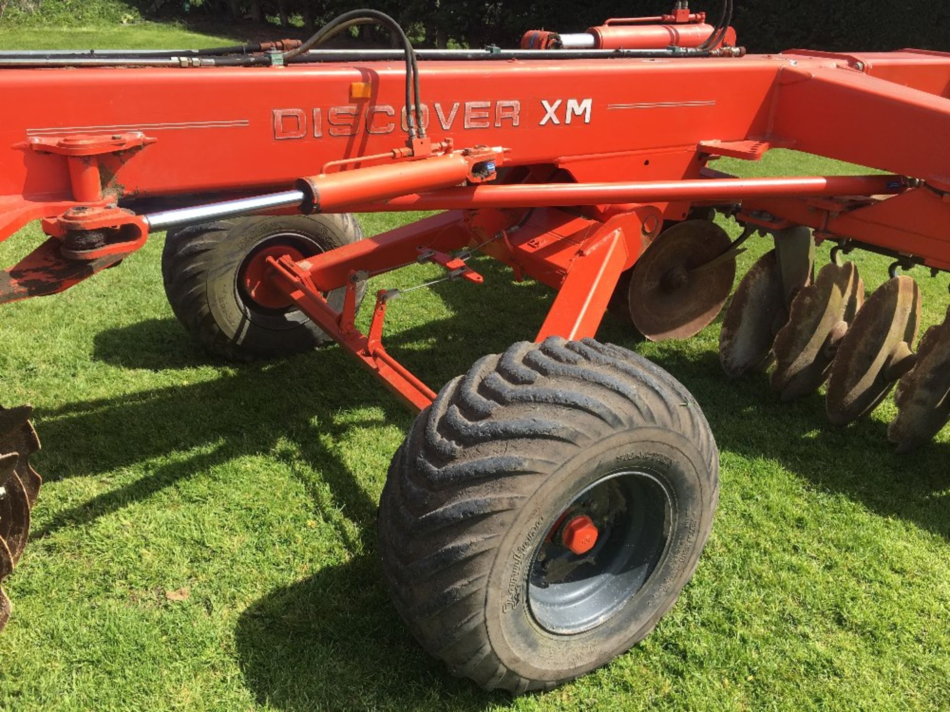 Kuhn Discover XM36-660 4.3m Hyd Folding Disc Harrows - Image 4 of 8