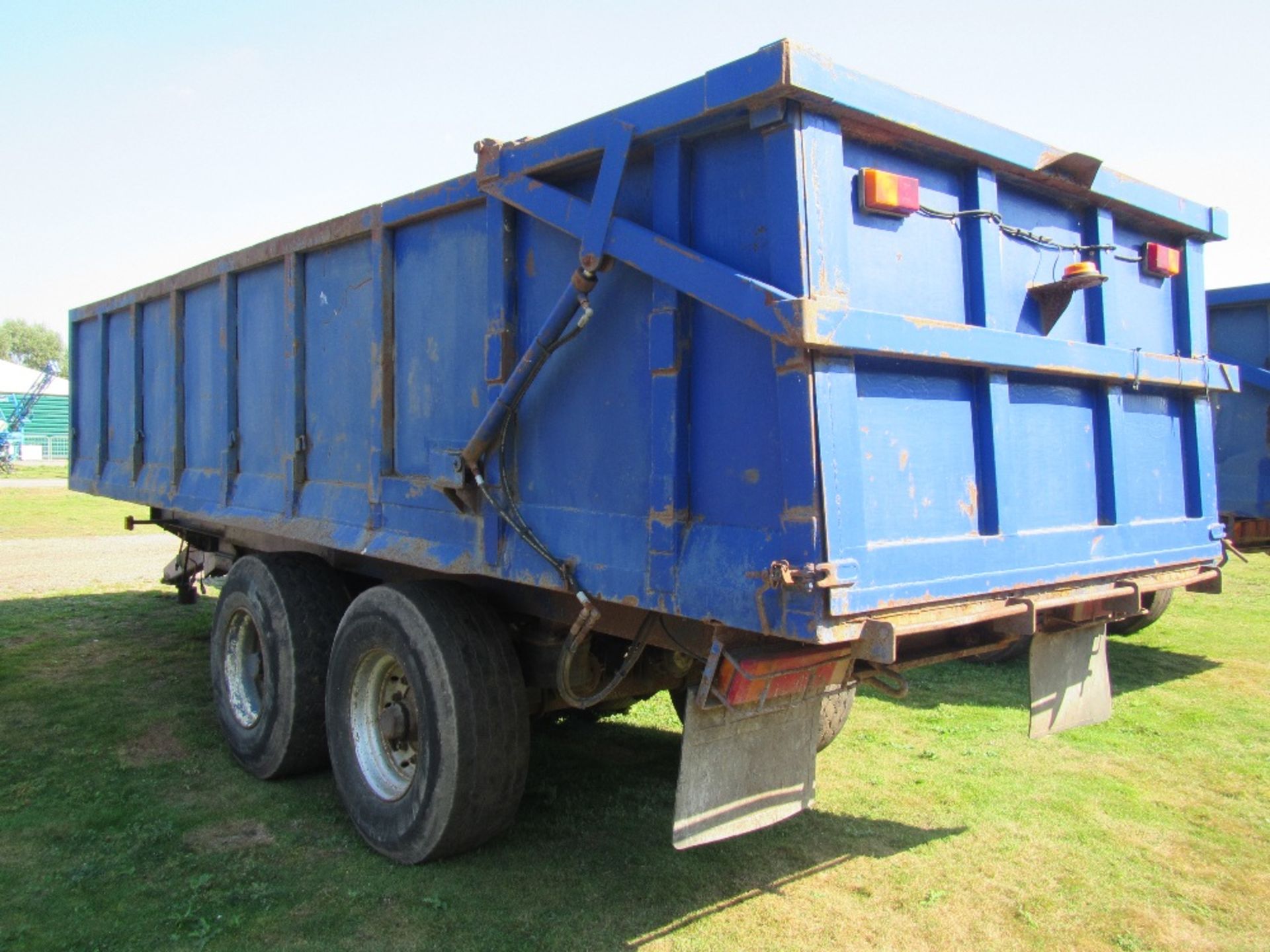 Larrington Tipping Trailer with Air Brakes, Suspension & Hydraulic Door - Image 5 of 7