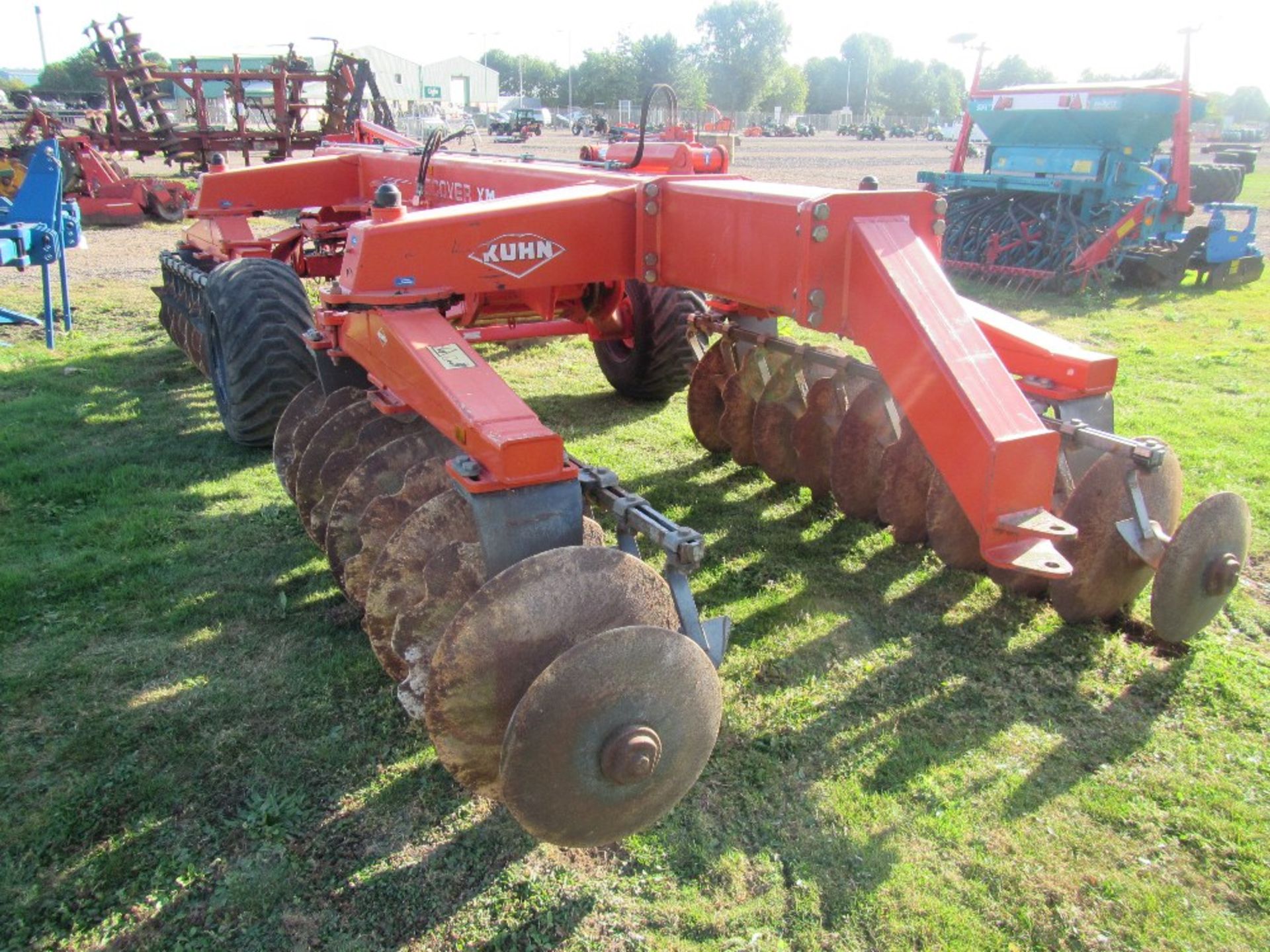 Kuhn Discover XM36-660 4.3m Hyd Folding Disc Harrows - Image 5 of 8