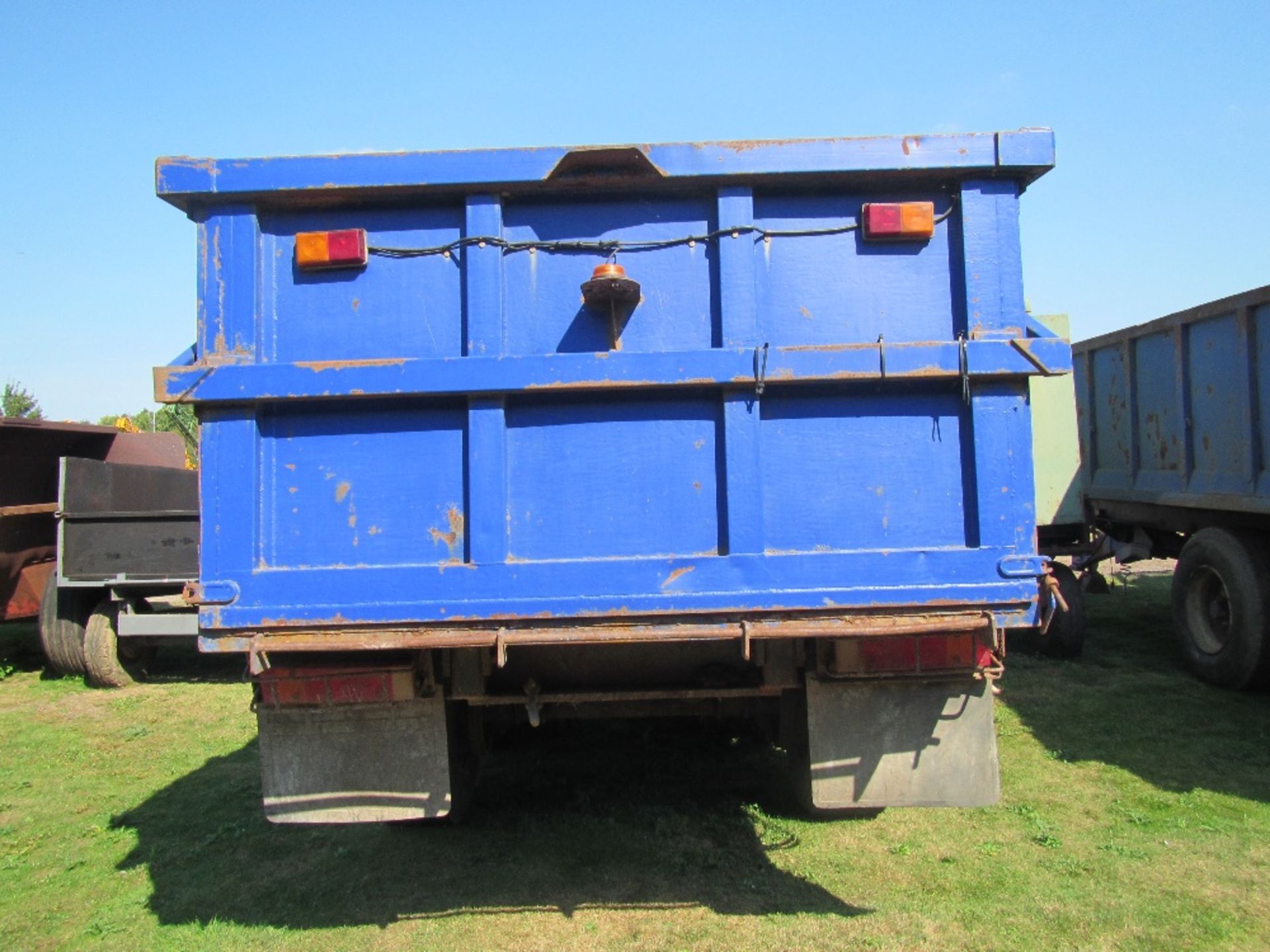 Larrington Tipping Trailer with Air Brakes, Suspension & Hydraulic Door - Image 3 of 7