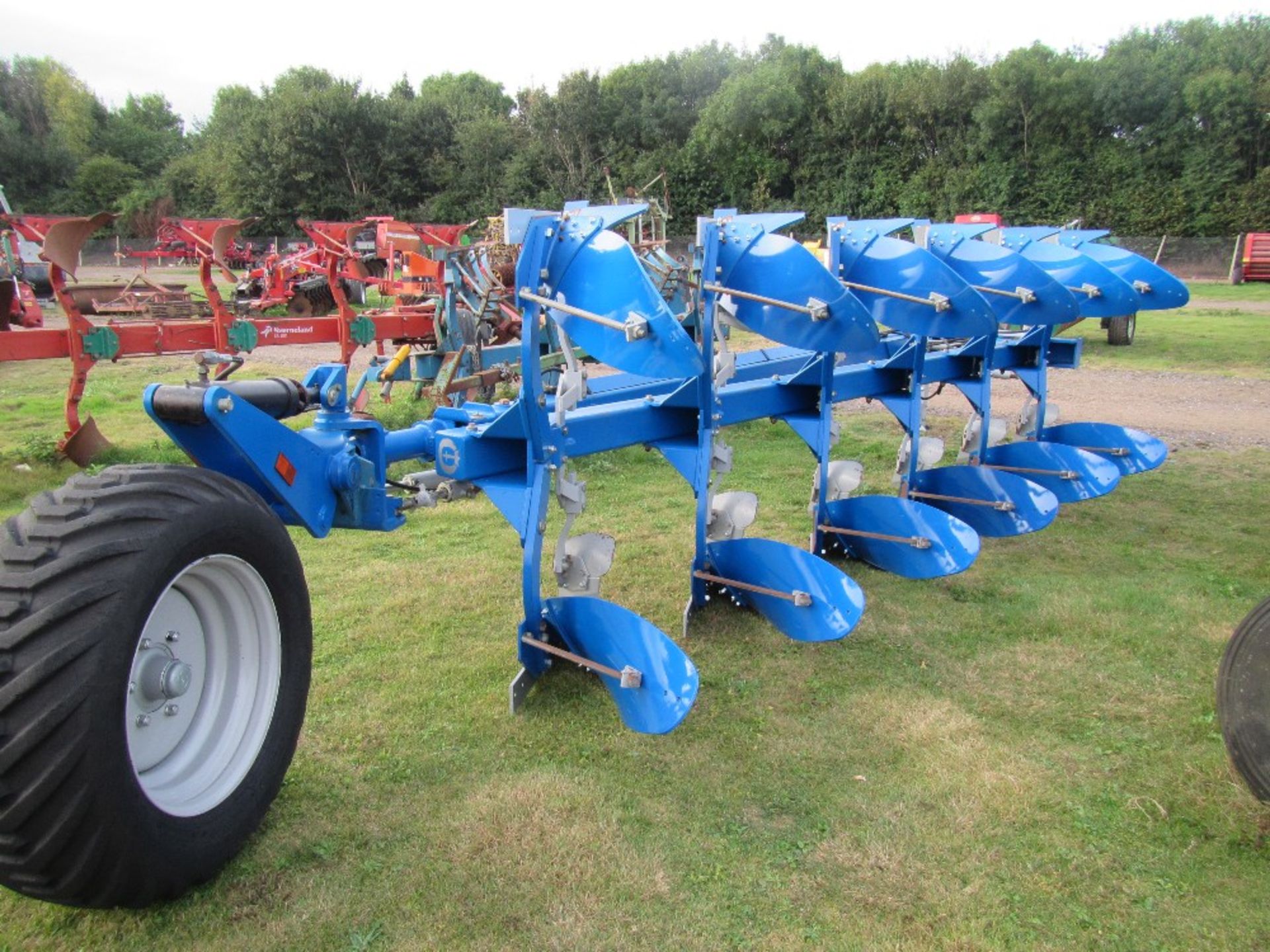 2009 Overum CVL6975F 6 Furrow Semi Mounted Plough - Image 2 of 7