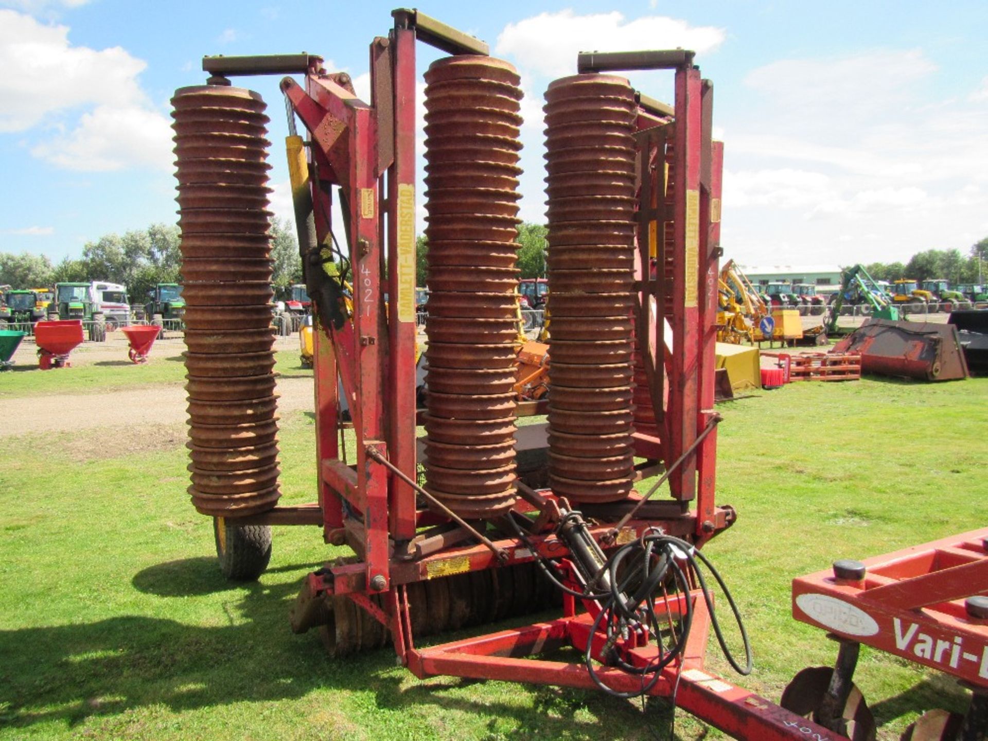 Vaderstad Hydraulic Folding Rolls