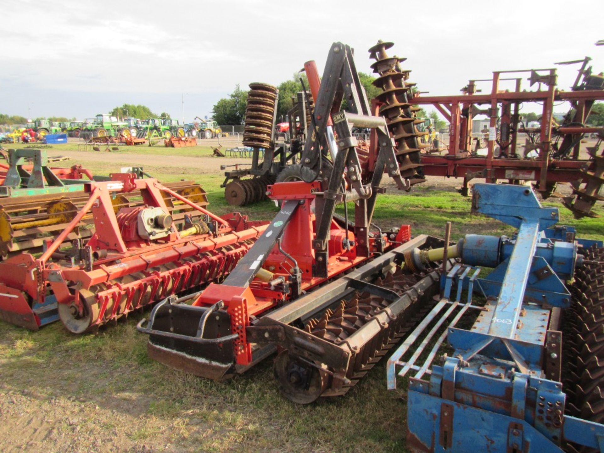 Emy 3m Power Harrow with Packer Roller & Drill Up & Over Linkage - Image 4 of 6