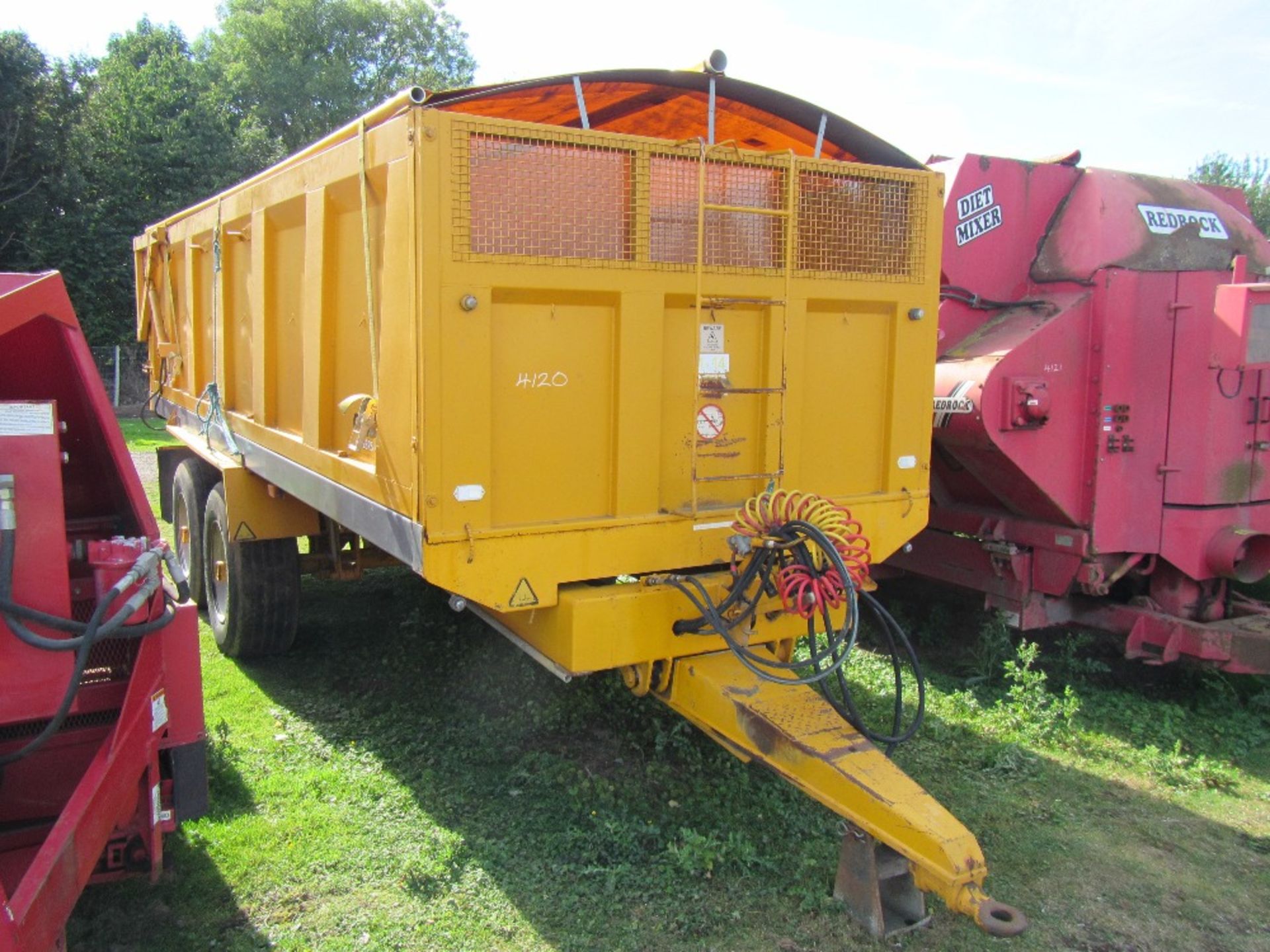 Wootton/Gull 14 Ton Trailer with Commercial Axles, Air & Hyd Brakes, Sprung Drawbar, Hydraulic