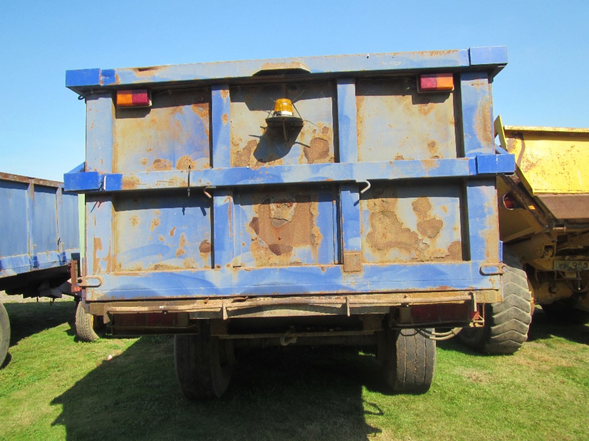 Larrington Tipping Trailer with Air Brakes, Suspension & Hydraulic Door - Image 3 of 7