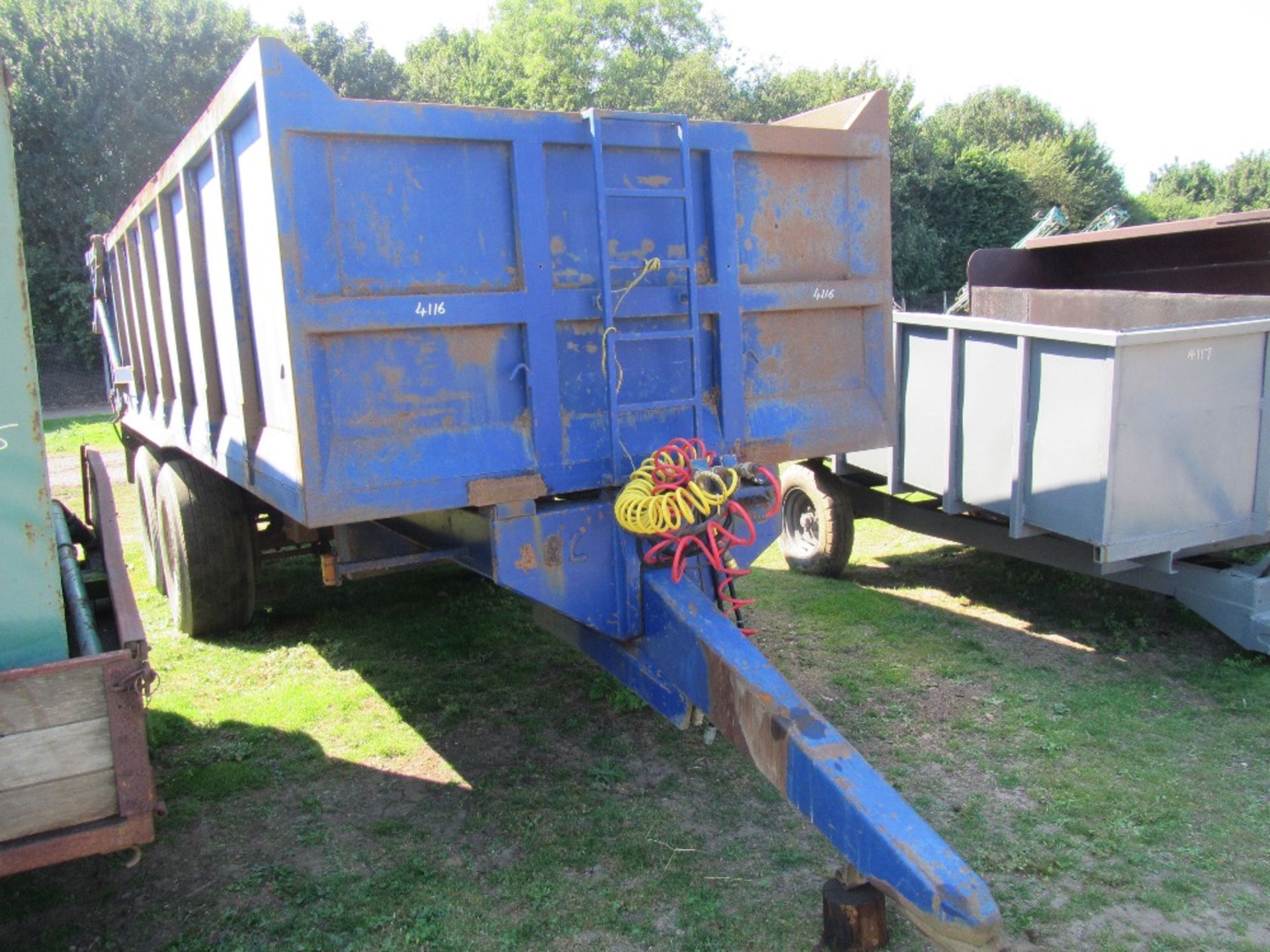 Larrington Tipping Trailer with Air Brakes, Suspension & Hydraulic Door