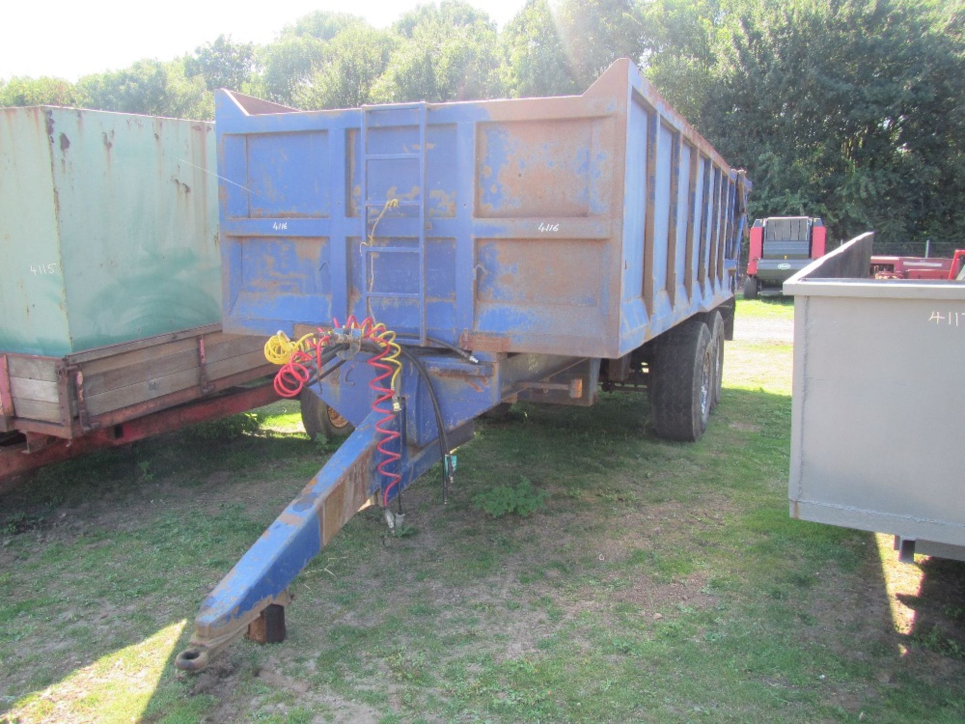 Larrington Tipping Trailer with Air Brakes, Suspension & Hydraulic Door - Image 6 of 7