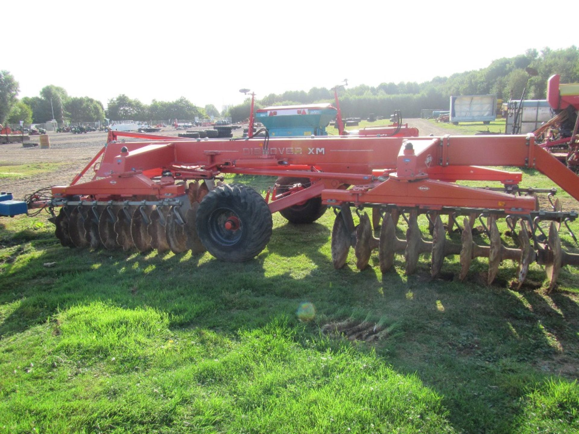 Kuhn Discover XM36-660 4.3m Hyd Folding Disc Harrows - Image 6 of 8