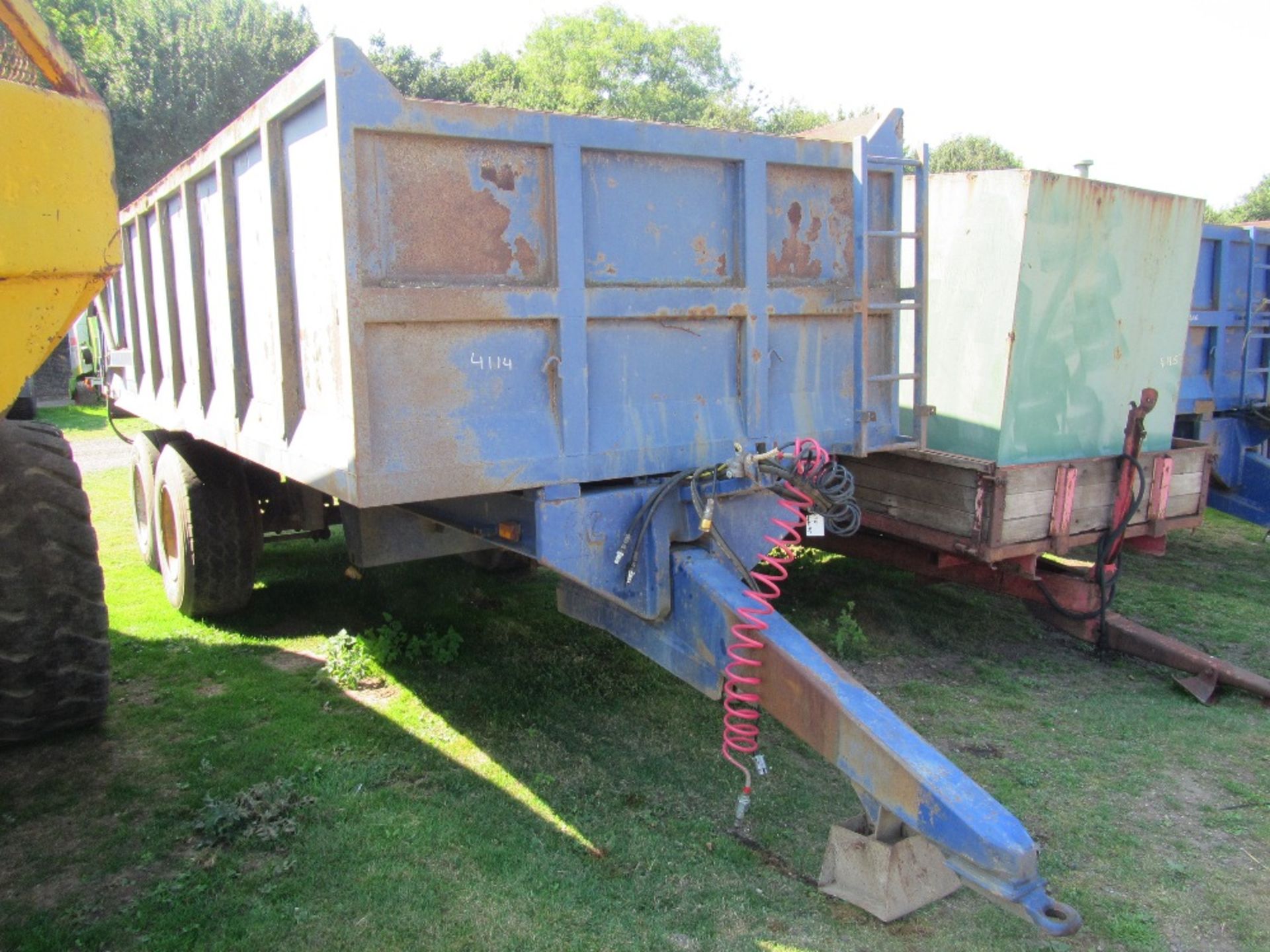 Larrington Tipping Trailer with Air Brakes, Suspension & Hydraulic Door