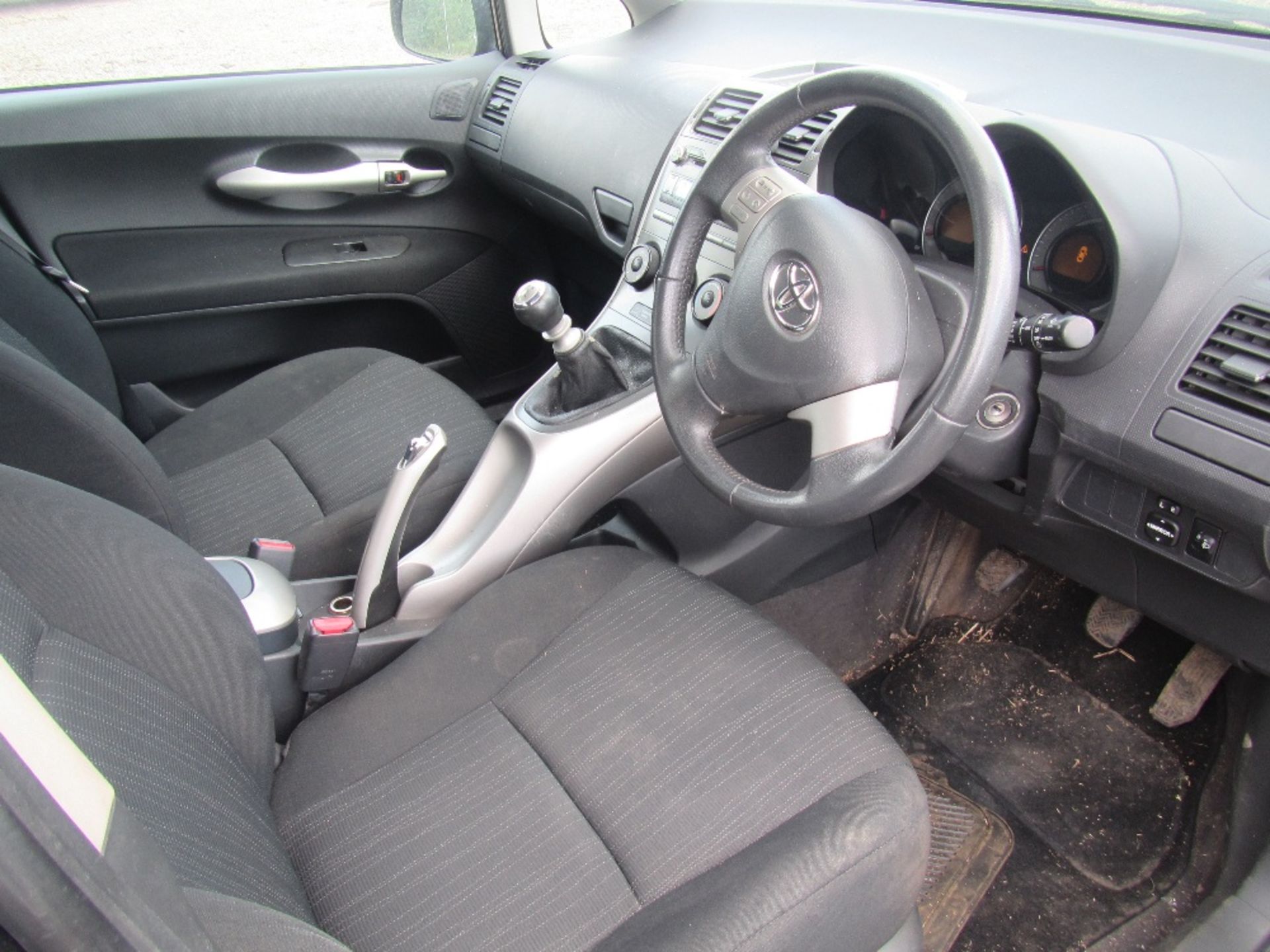Toyota Aures 5 Door Hatchback. Reg. Docs. will be supplied. Mileage: 167,928. MOT till 27/6/17. Reg. - Image 8 of 8