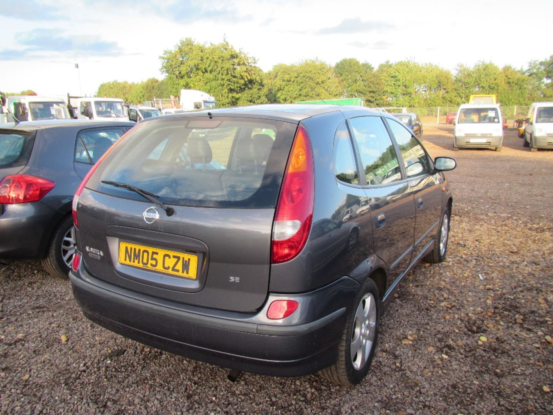 2005 Nissan Almera Tino - Spares & Repairs, Engine requires attention. Registration Documents will - Image 5 of 6