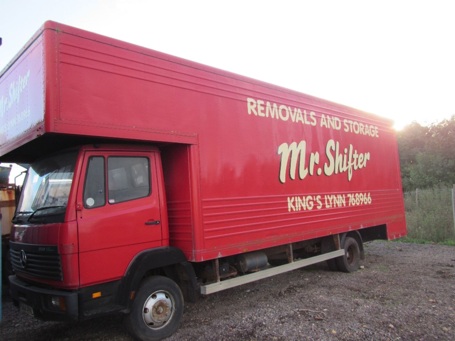 Mercedes 814 7.5 Ton 24ft Box Lorry. Reg. Docs will be supplied. No Test or MOT. Reg. No. R944 RNL