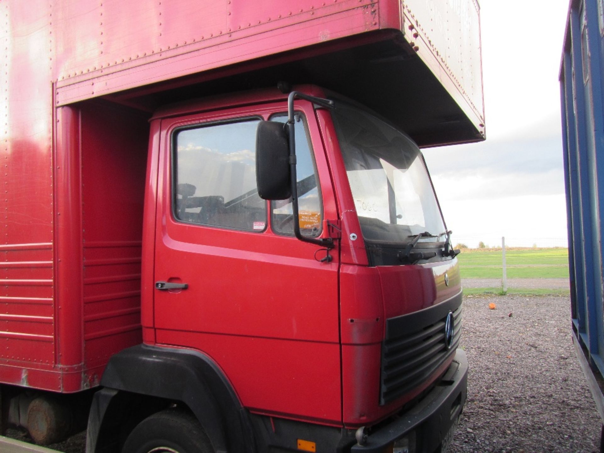 Mercedes 814 7.5 Ton 24ft Box Lorry. Reg. Docs will be supplied. No Test or MOT. Reg. No. R944 RNL - Image 2 of 7