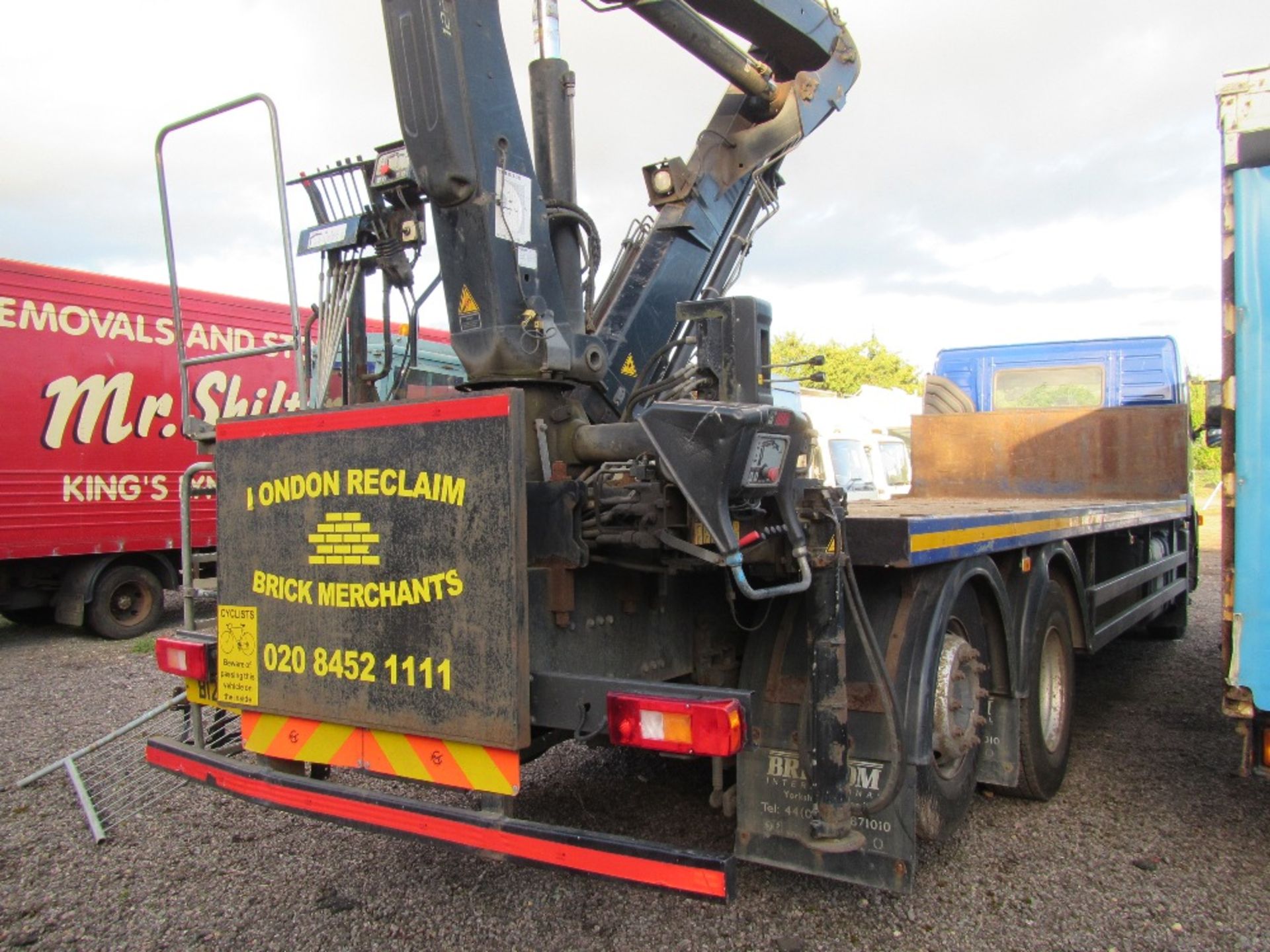 2008 Volvo FM9 6x2 Crane Lorry with Hiab Double Extension Crane, Rear Lift Axle. NUMBER PLATE NOT - Image 4 of 9