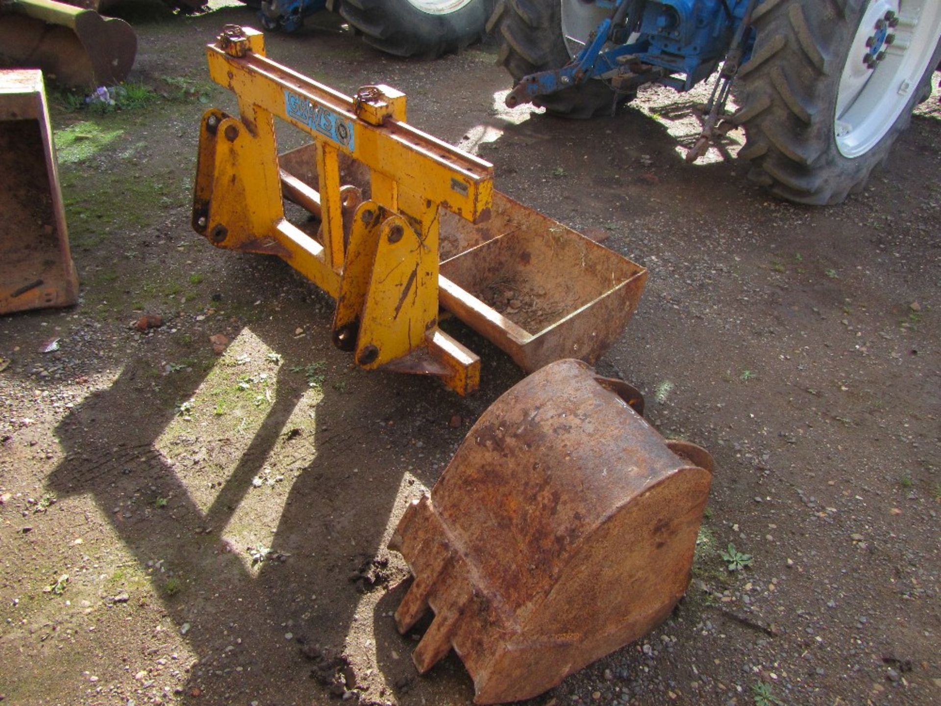 Ford 550 2wd Digger & 3 Buckets Reg. No. PHH 774R - Image 7 of 10