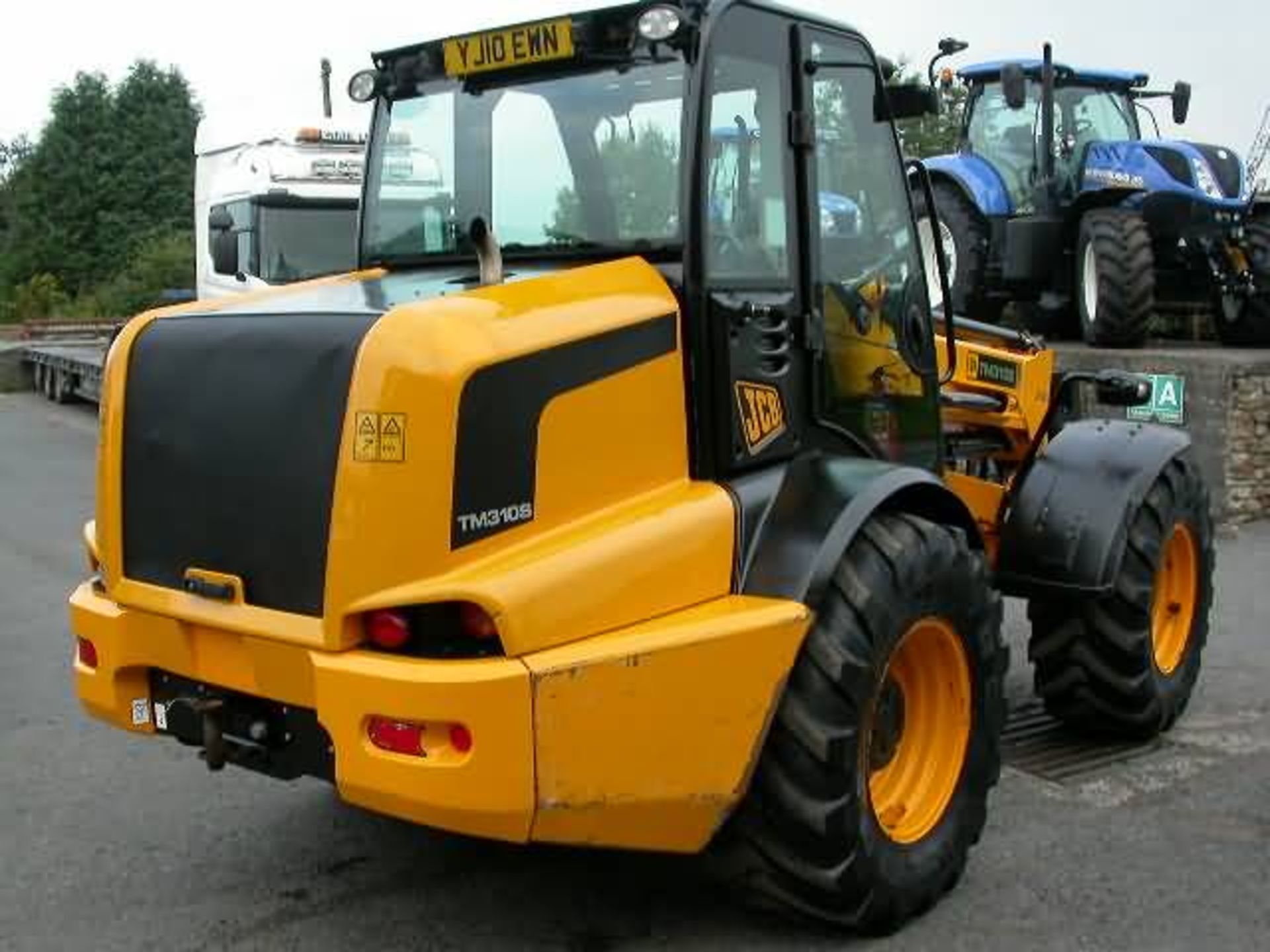 2010 JCB 310s Pivot Steer Loader - Image 4 of 5