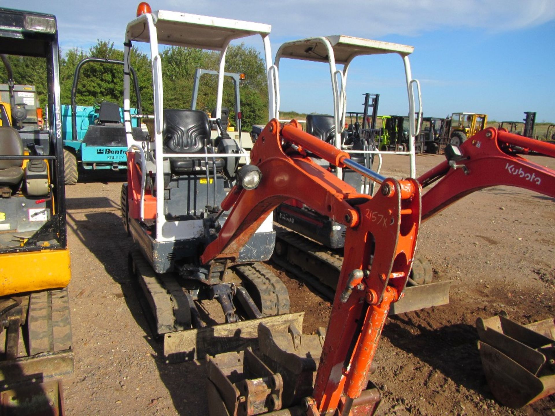 2006 Kubota KX36-3, with 3 Buckets, immobiliser fitted red key will be supplied 3665 Hrs Ser No - Image 2 of 4