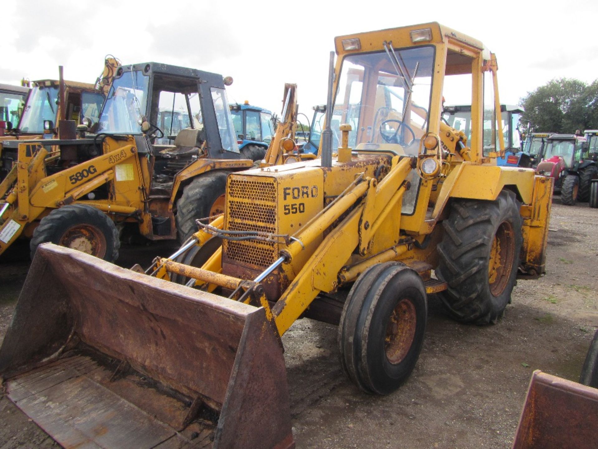 Ford 550 2wd Digger & 3 Buckets Reg. No. PHH 774R