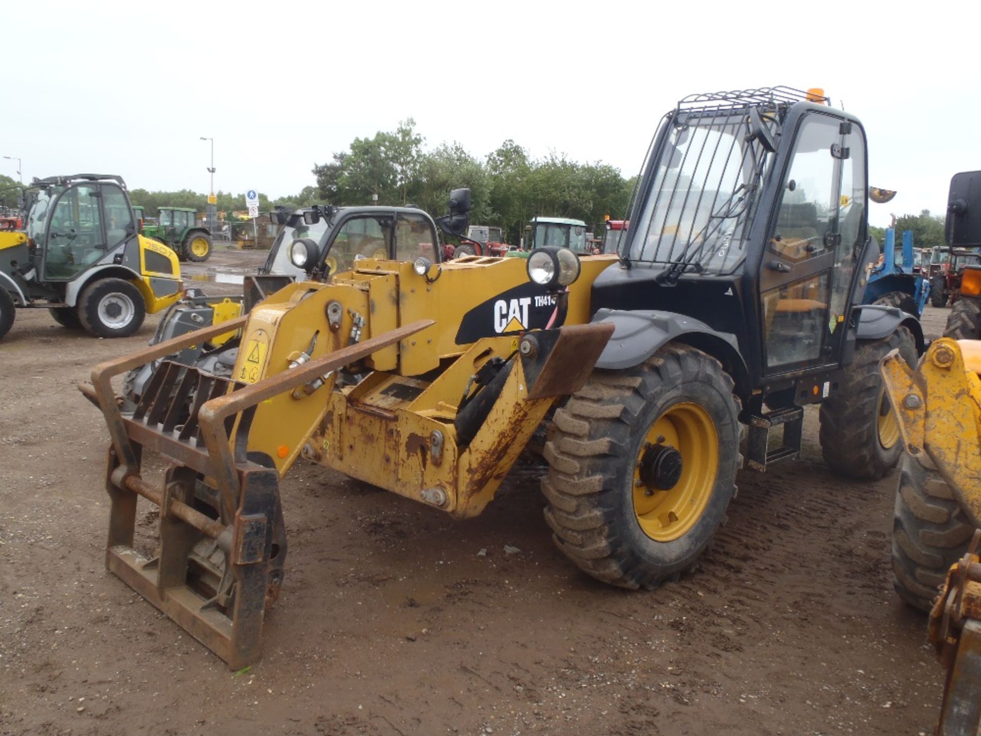 Caterpillar TH 407 Telehandler Reg. No. SV61 BJU Ser No YC50000OOTBY01016 - Image 2 of 6