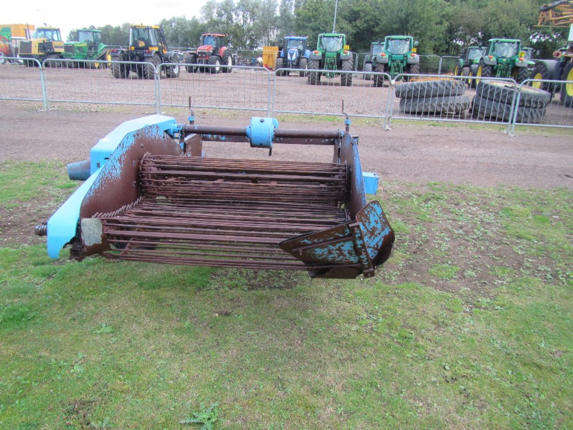 Ransomes 2 Row Hoover - Image 6 of 7