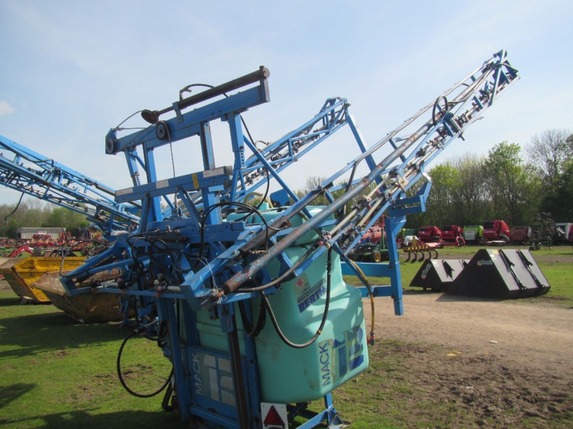 Berthoud Mack 18m Sprayer - Image 4 of 4