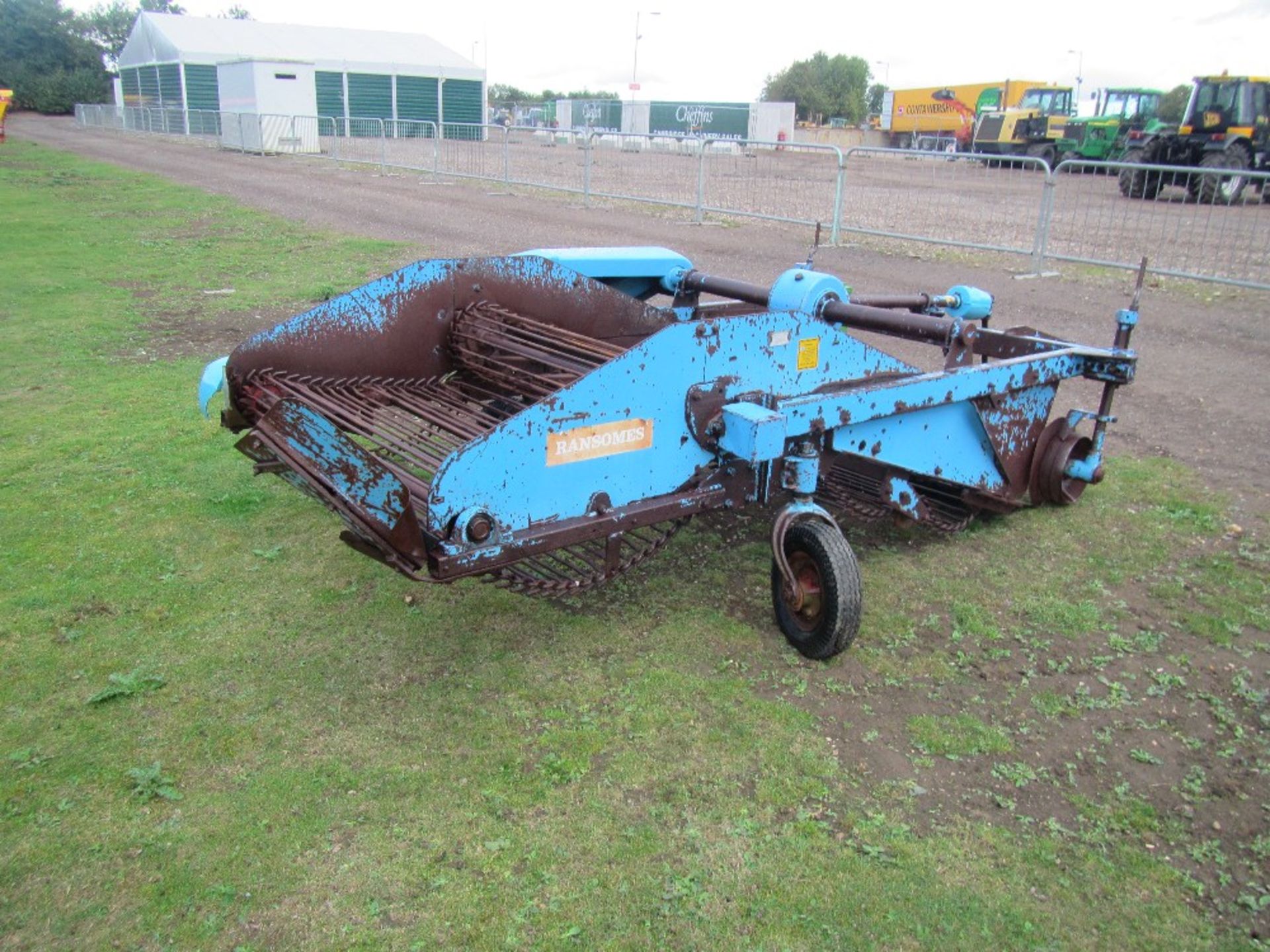 Ransomes 2 Row Hoover - Image 5 of 7