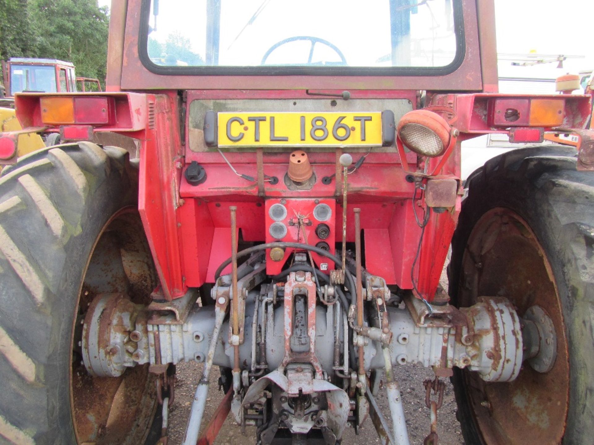 Massey Ferguson 565 Tractor - Image 5 of 7