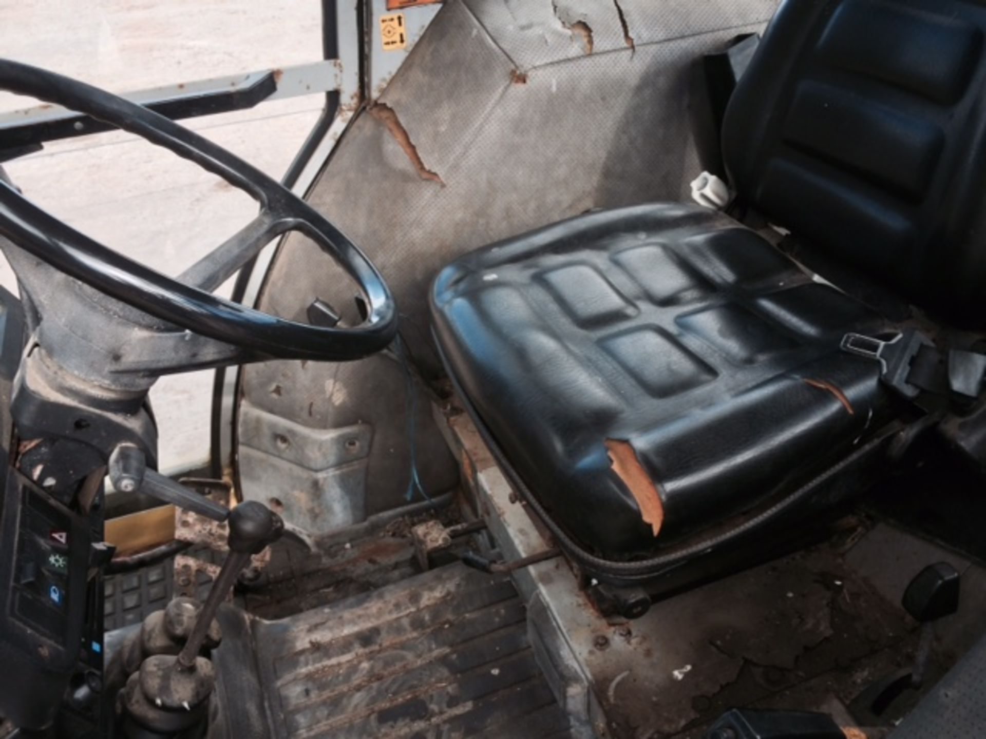 Massey Ferguson 362H Tractor with Manual Gearbox - Image 6 of 8