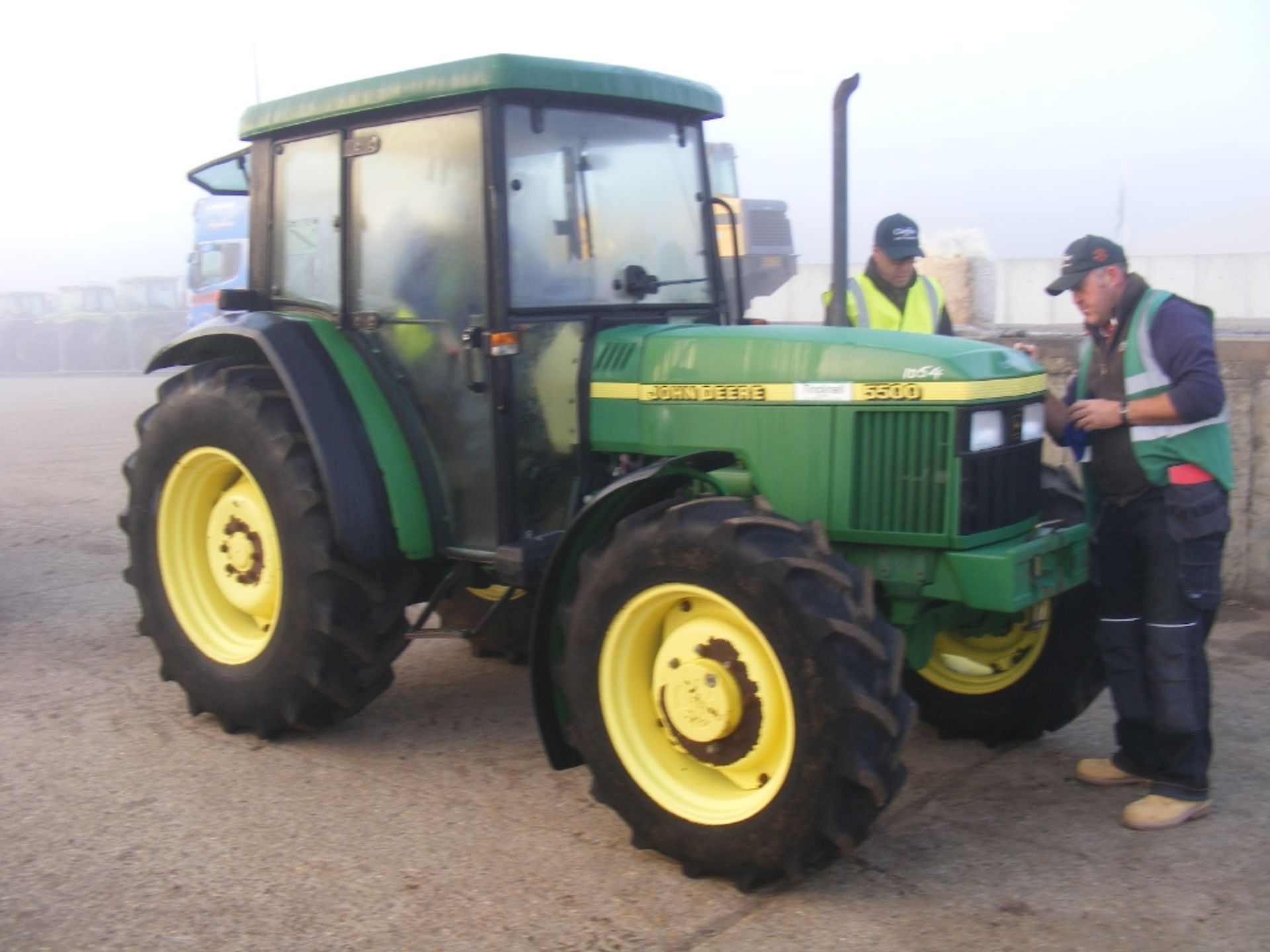 John Deere 5500 4wd Tractor 3000 Hrs Reg. No. Y462 NYD - Image 3 of 5