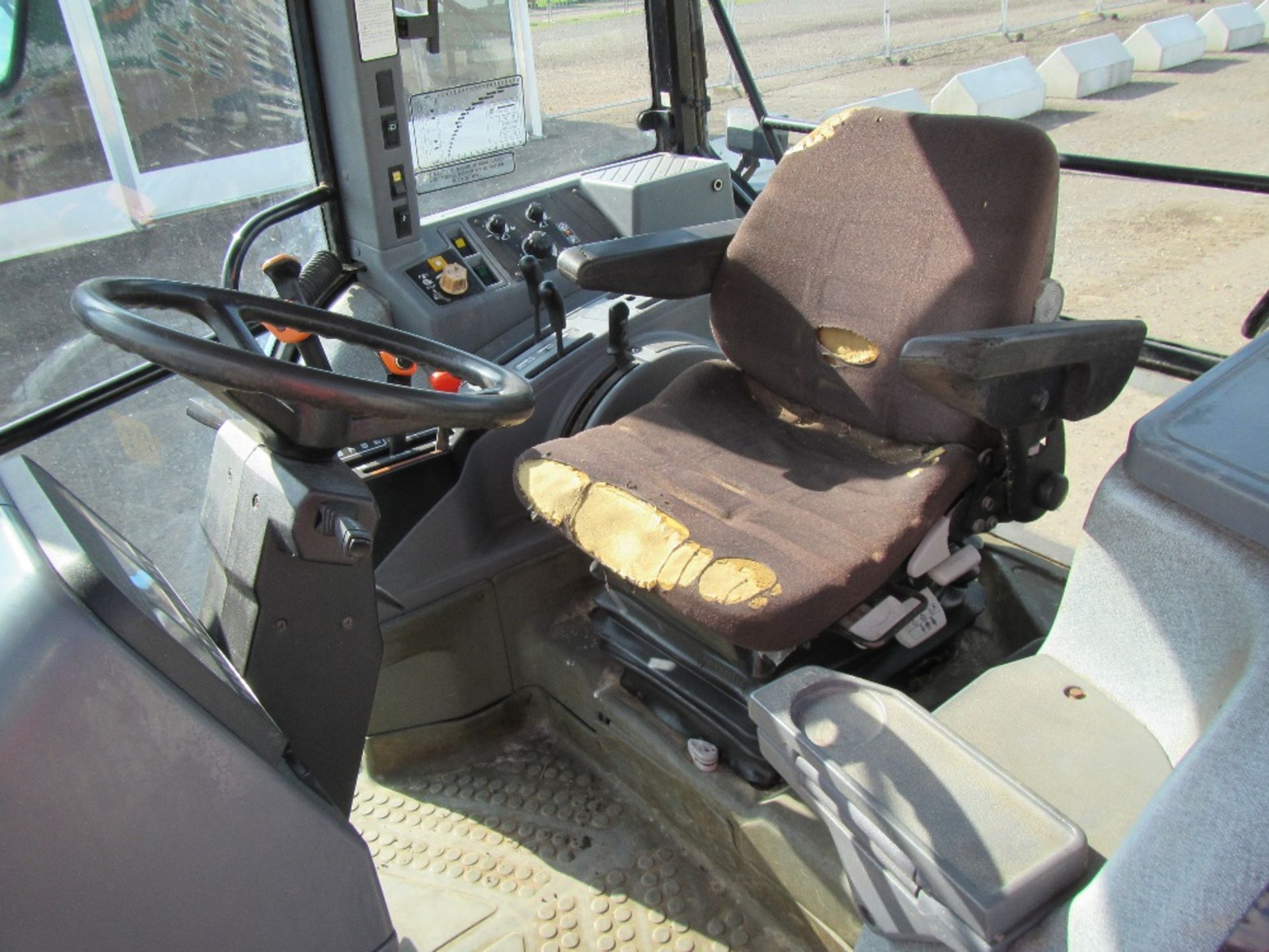 Ford New Holland 8340 SLE 40k Tractor with Air Con. Reg. No. M229 JLJ Ser No BD85370 - Image 12 of 17