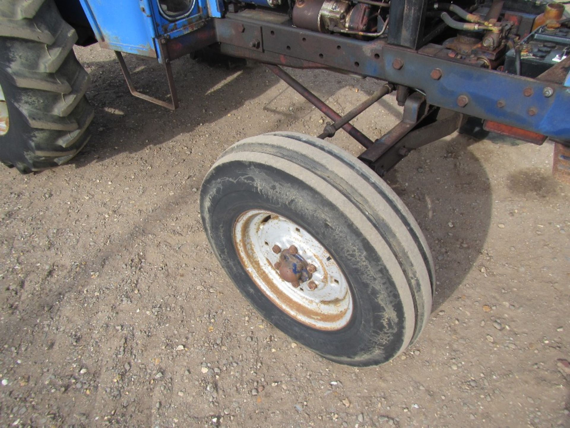 Leyland 384 2wd Tractor with Weights Reg No TJL 962K Ser No 301729 UNRESERVED LOT - Image 4 of 16