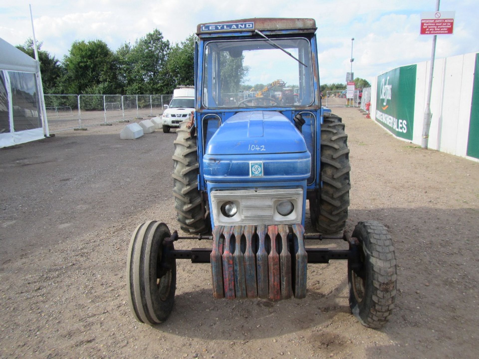Leyland 384 2wd Tractor with Weights Reg No TJL 962K Ser No 301729 UNRESERVED LOT - Image 2 of 16