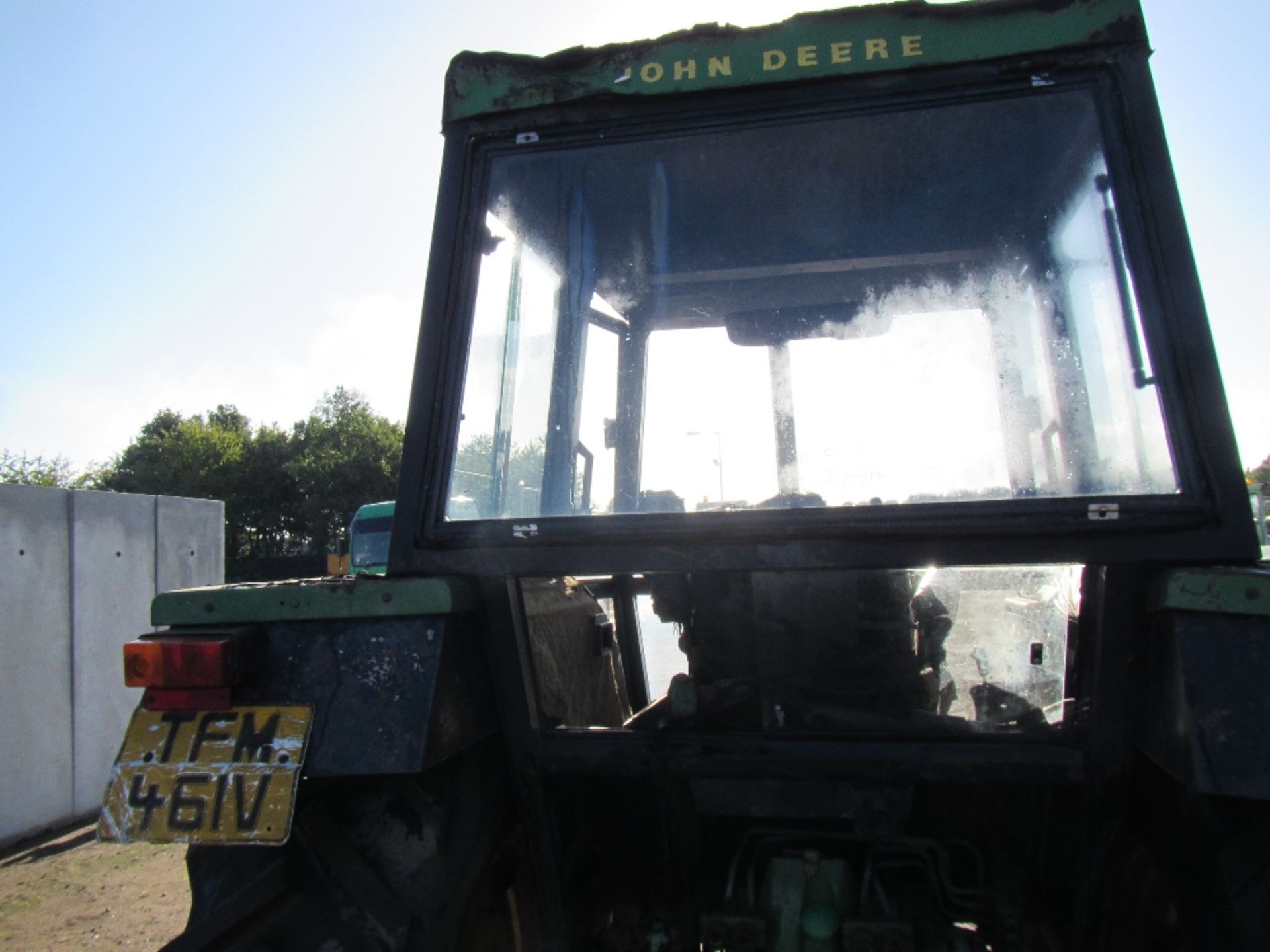 John Deere 3040 2wd Tractor with OPU Cab Reg. No. TFM 461V Ser No 364600 UNRESERVED LOT - Image 8 of 16