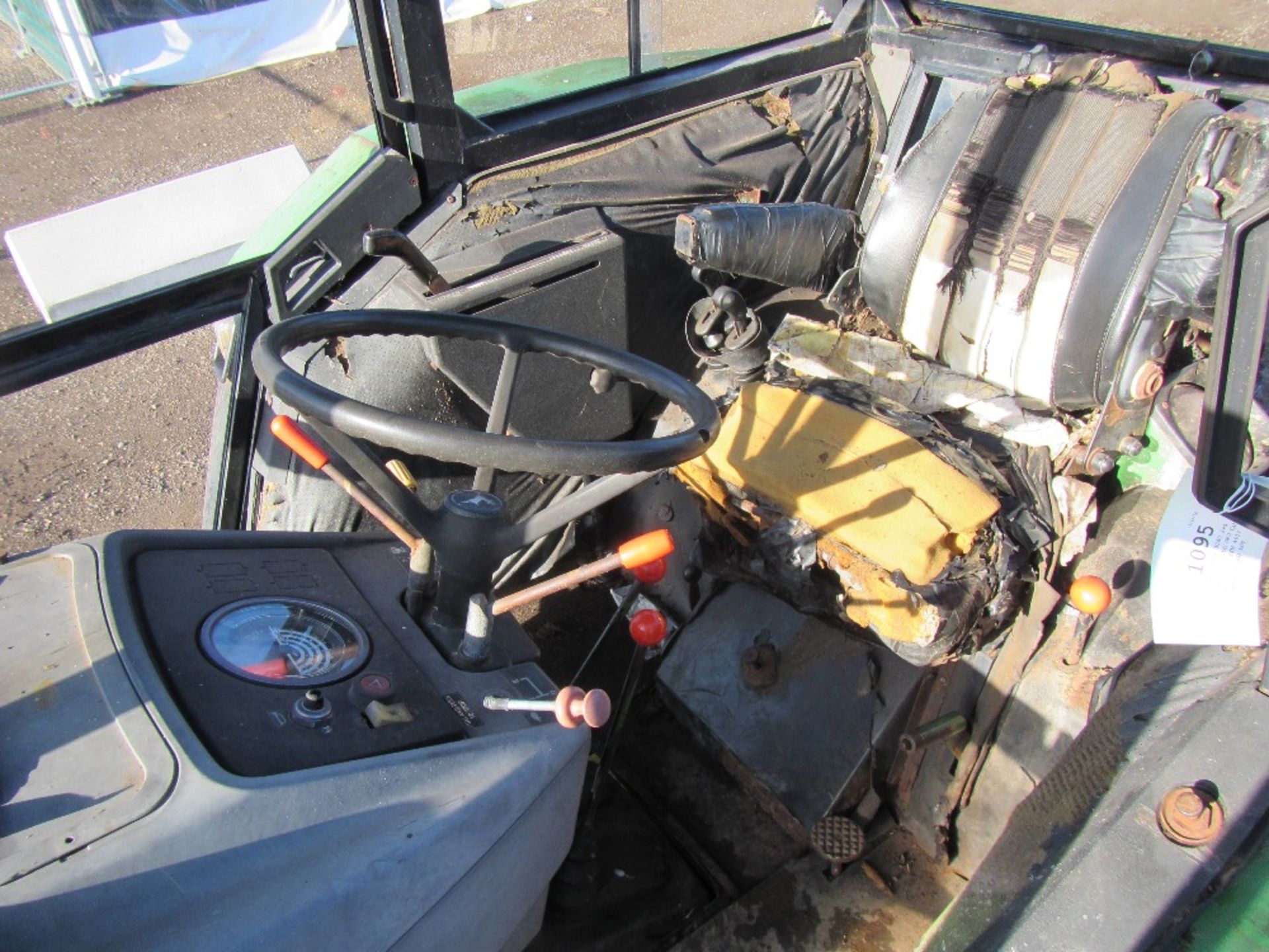John Deere 3040 2wd Tractor with OPU Cab Reg. No. TFM 461V Ser No 364600 UNRESERVED LOT - Image 12 of 16