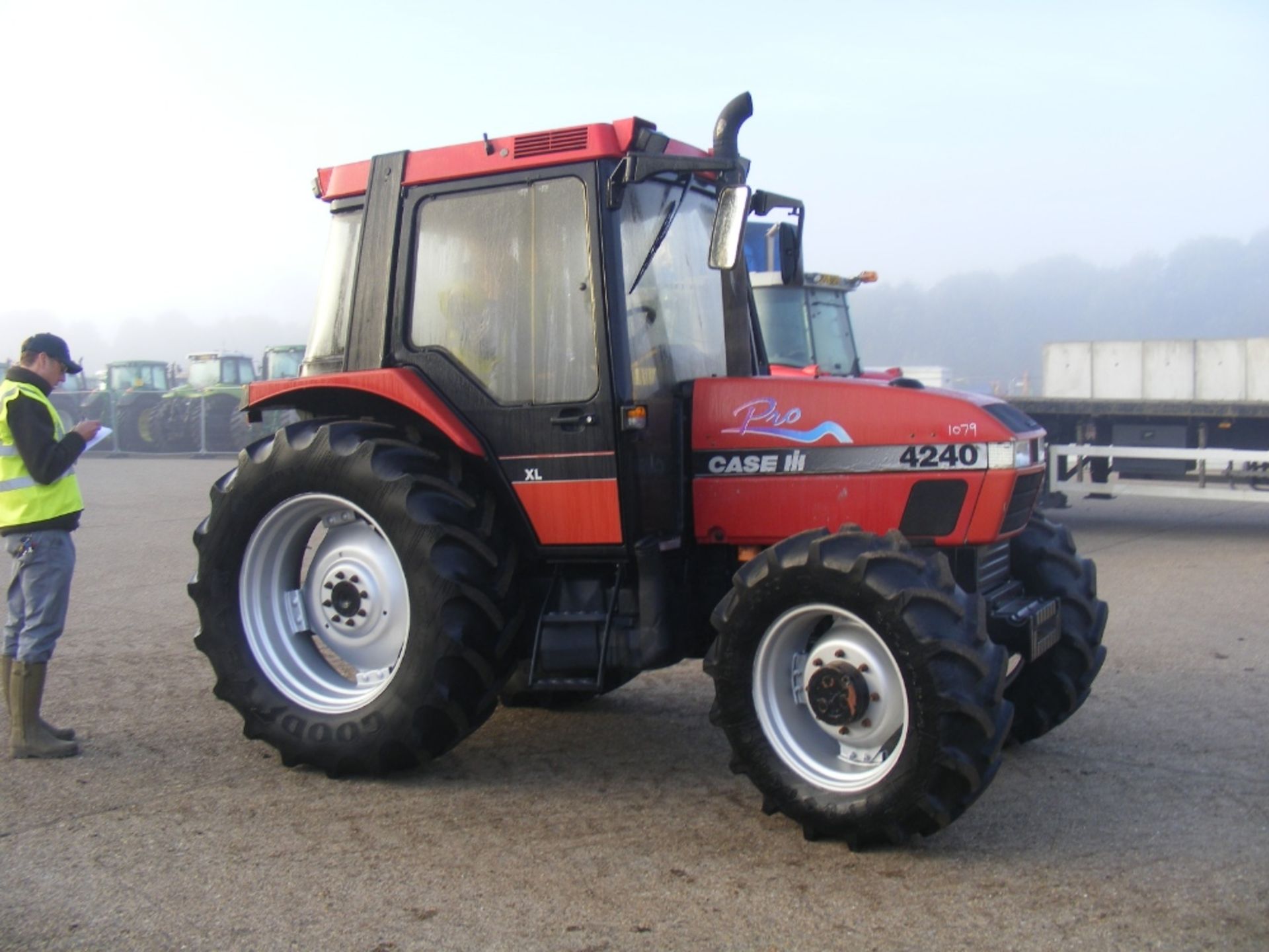 Case 4240 Pro 40k 4wd Tractor with Air Con Reg. No. R897 OJR - Image 3 of 5