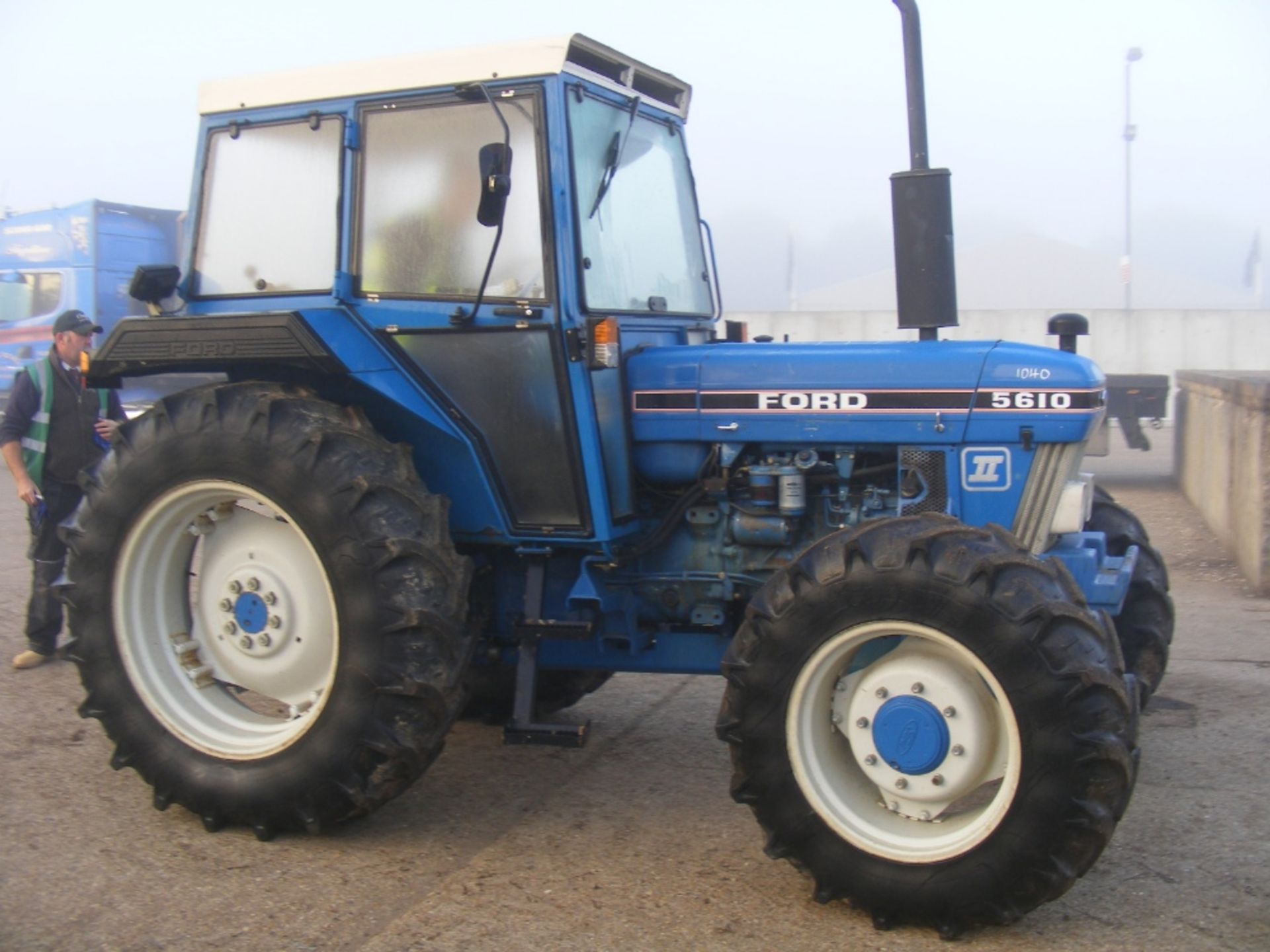 Ford 5610 Force II 4wd Tractor with AP Cab - Image 4 of 6