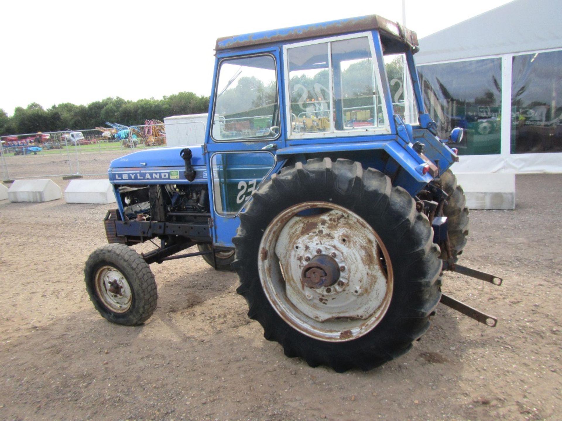 Leyland 384 2wd Tractor with Weights Reg No TJL 962K Ser No 301729 UNRESERVED LOT - Image 9 of 16