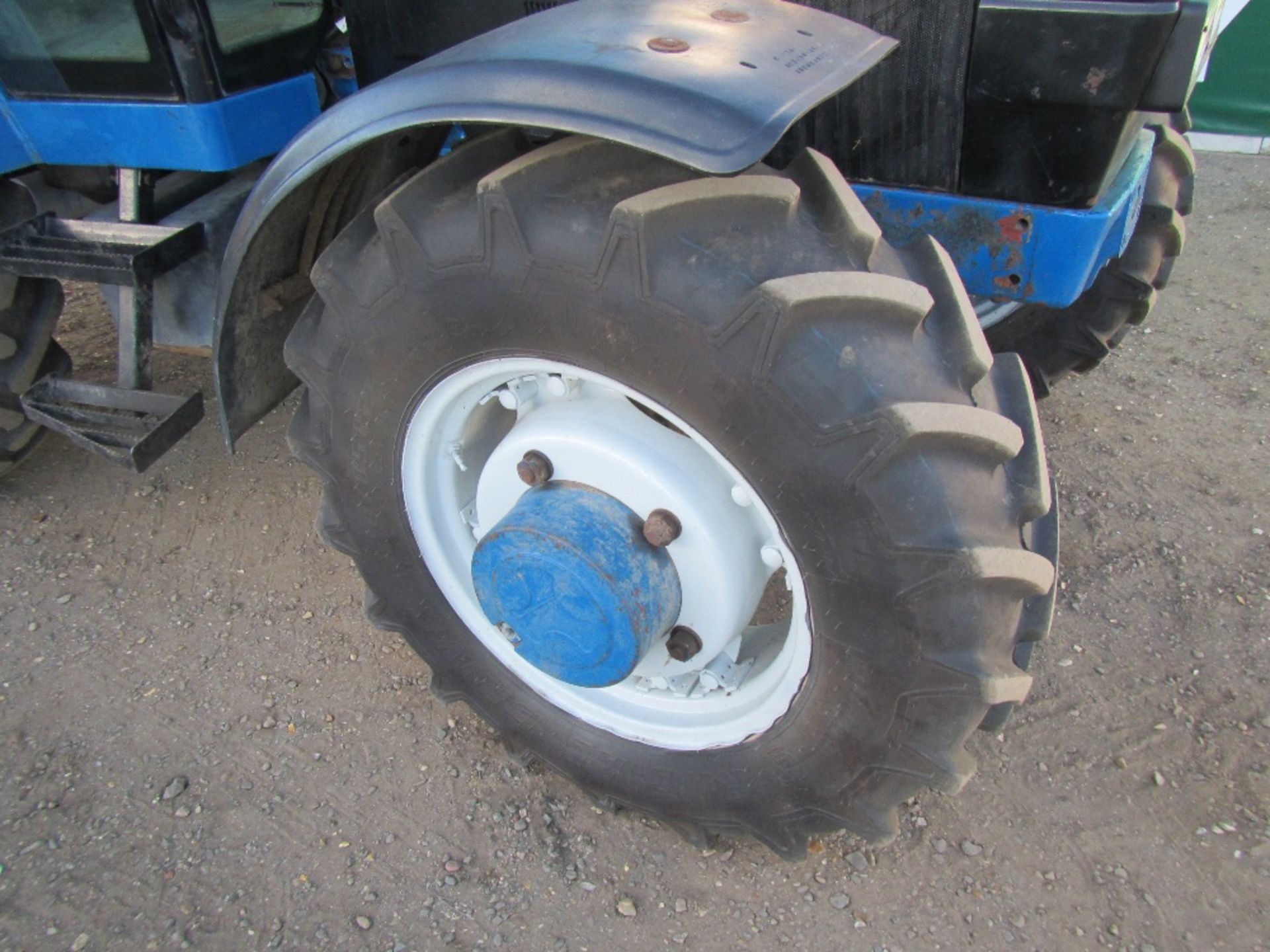 Ford 5640SL 4wd Tractor Ser. No. BD71079 - Image 4 of 17