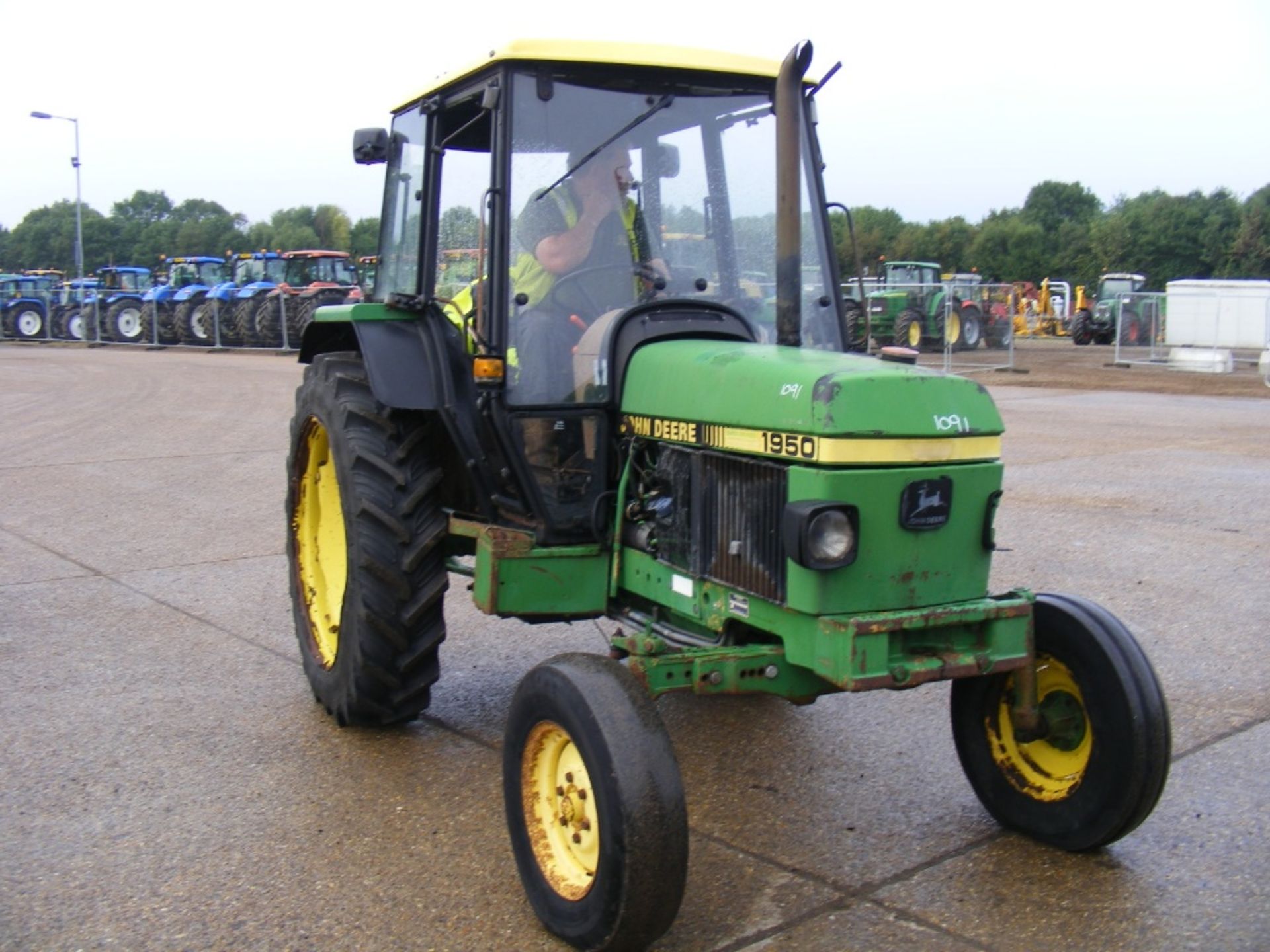 1989 John Deere 1950 2wd Tractor Reg. No. A122 VFE Ser. No. 495017 - Image 2 of 7