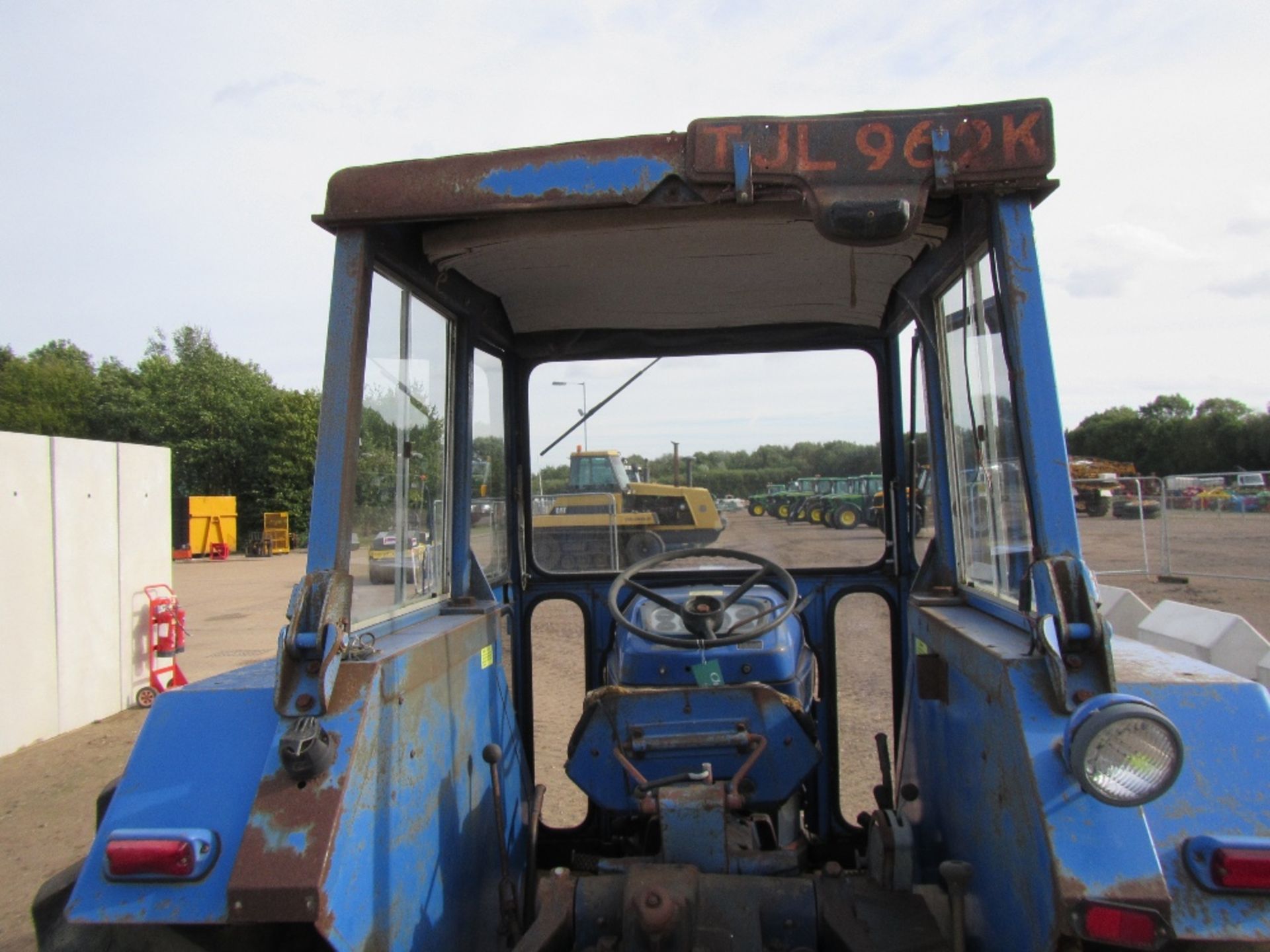 Leyland 384 2wd Tractor with Weights Reg No TJL 962K Ser No 301729 UNRESERVED LOT - Image 8 of 16