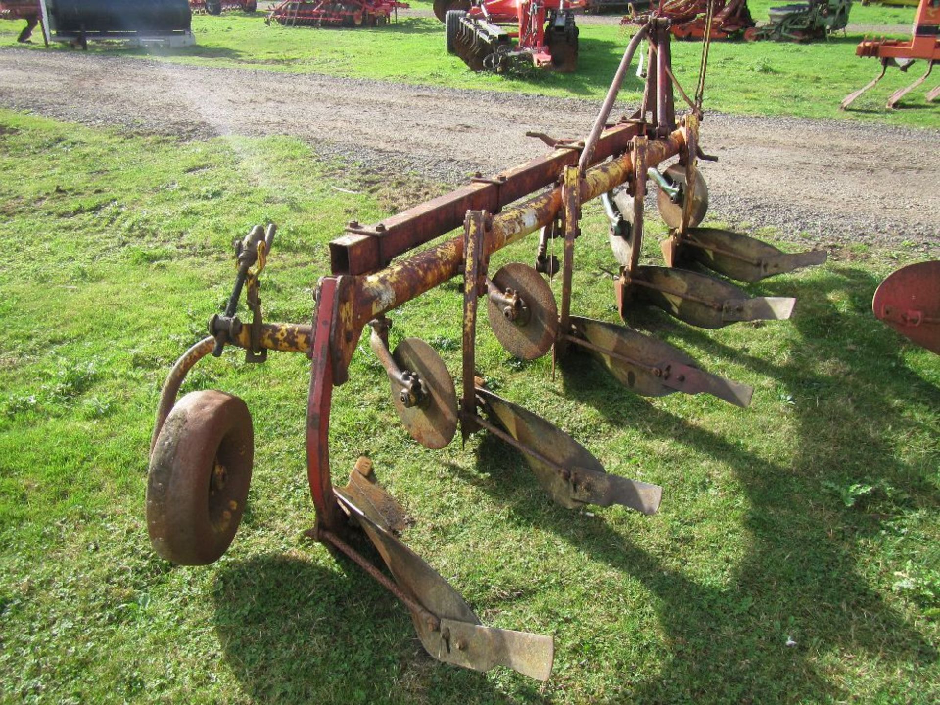 Bomford 5 Furrow Plough with Discs & Land Wheel - Image 2 of 4