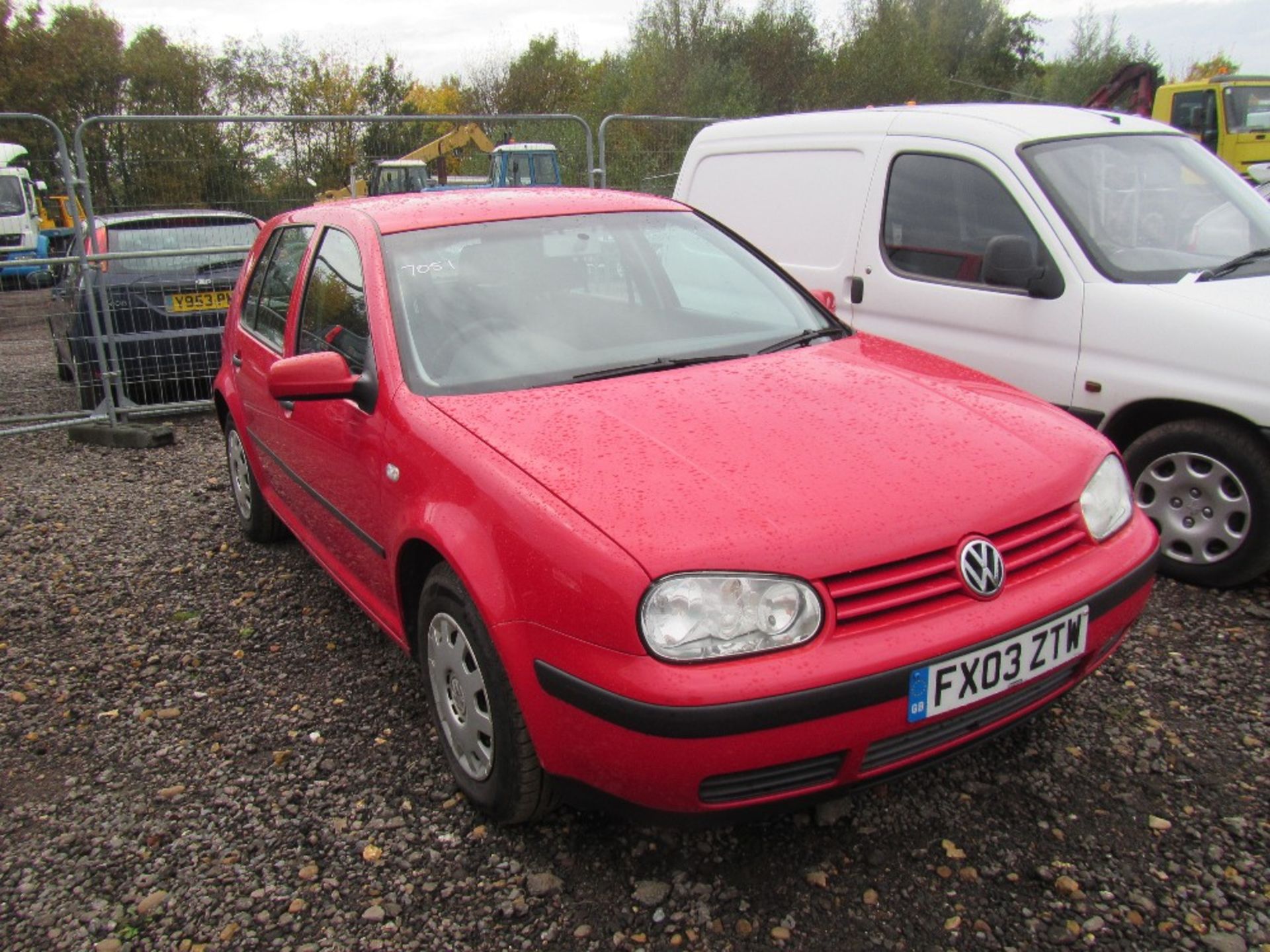 VW Golf E SDI 1.9 5 Door with Part Service History. Reg Docs will be supplied. Mileage: 137,658. MOT - Image 2 of 4