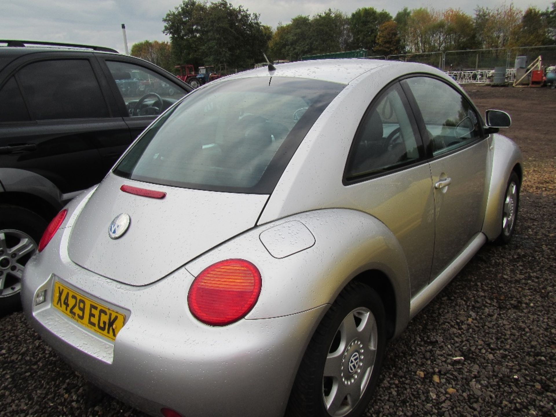 Volkswagon Beetle 2.0 Litre Petrol. Reg Docs will be supplied. Mileage: 88,383. MOT till 5/6/17. - Image 3 of 5