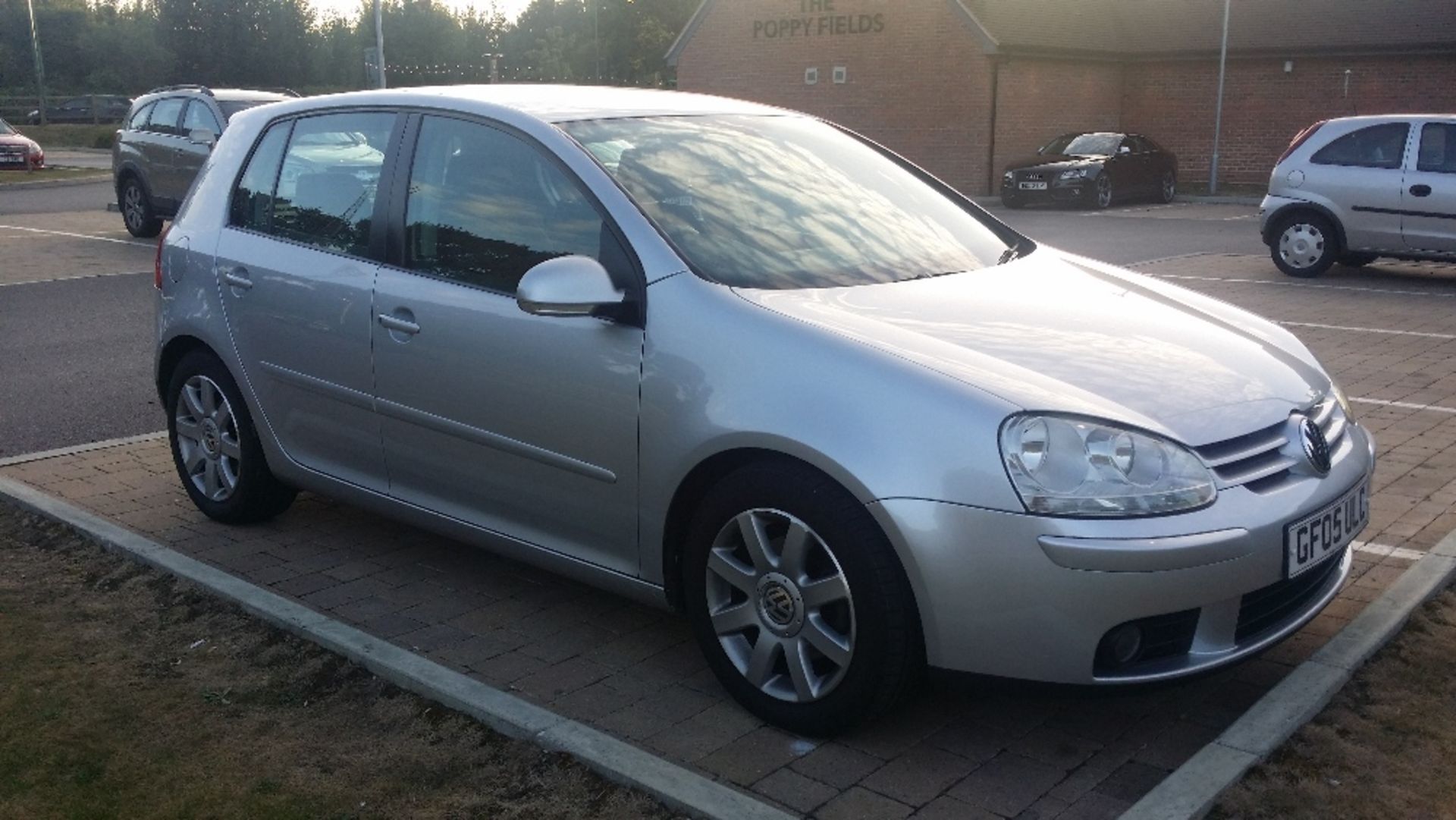 2005 Golf 1968cc Diesel 4wd. 1 Lady Owner. Reg Docs will be supplied. Mileage: 105,599. MOT till - Image 2 of 5
