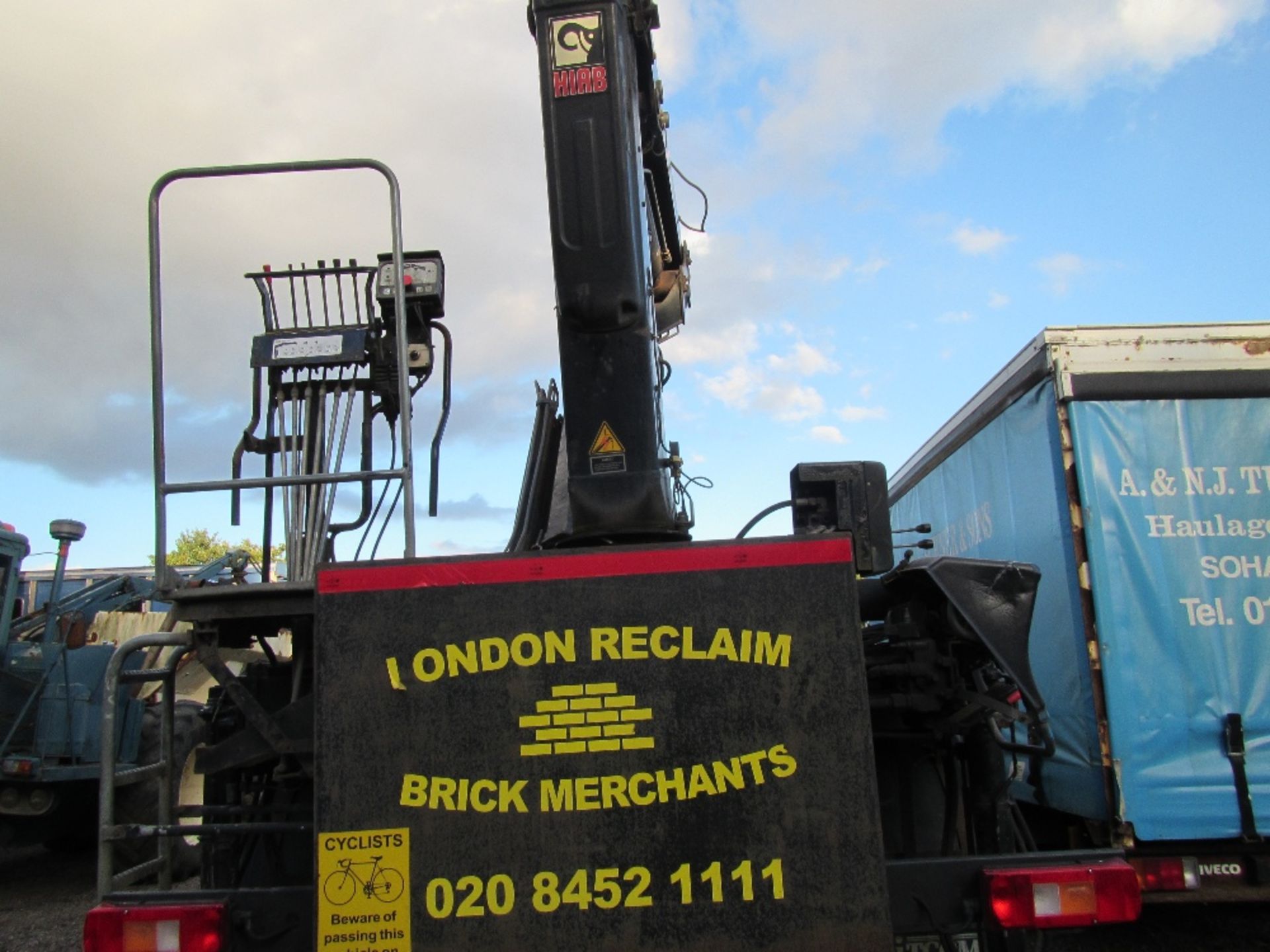 2008 Volvo FM9 6x2 Crane Lorry with Hiab Double Extension Crane, Rear Lift Axle. NUMBER PLATE NOT - Image 5 of 9
