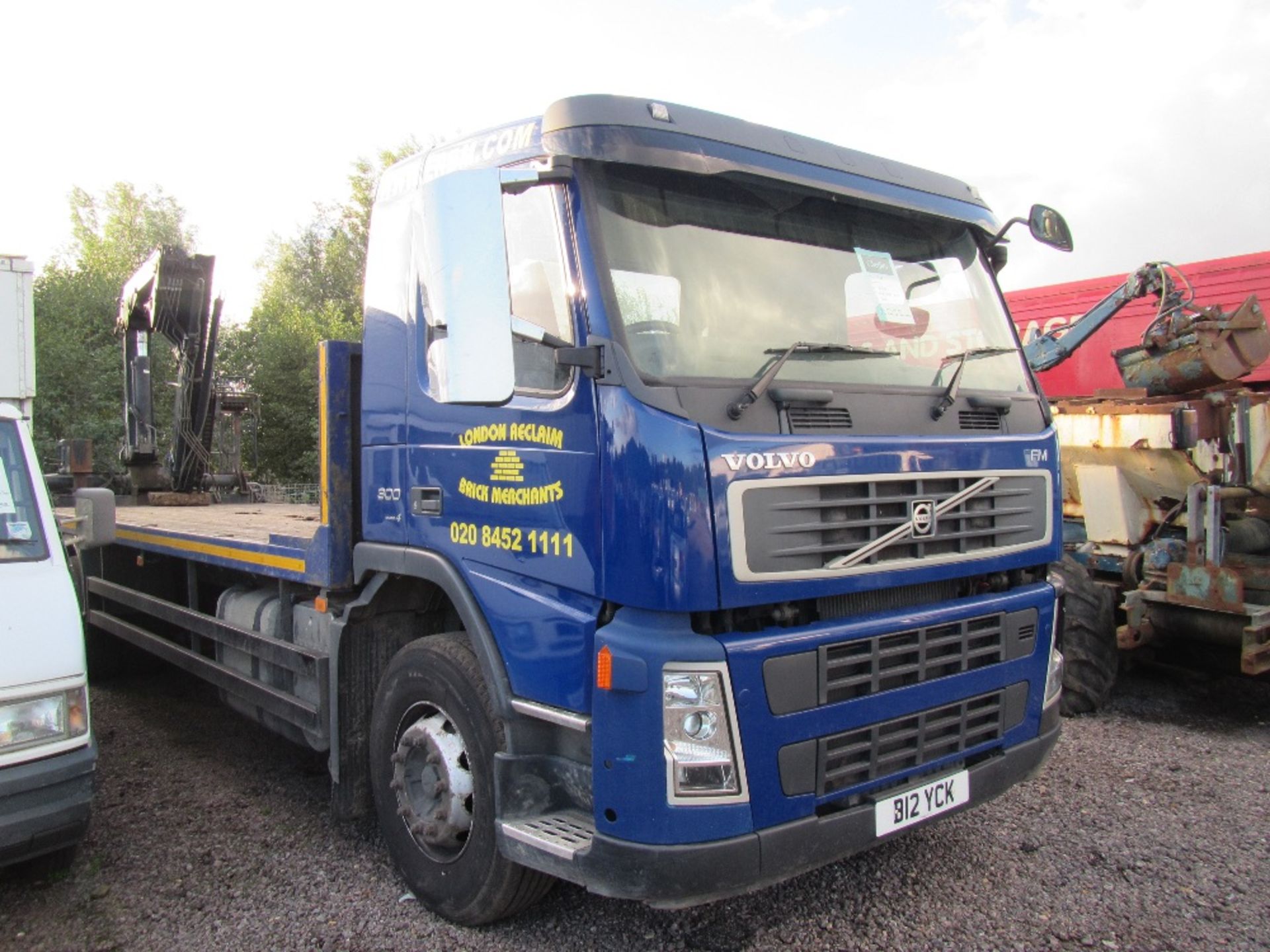 2008 Volvo FM9 6x2 Crane Lorry with Hiab Double Extension Crane, Rear Lift Axle. NUMBER PLATE NOT - Image 3 of 9