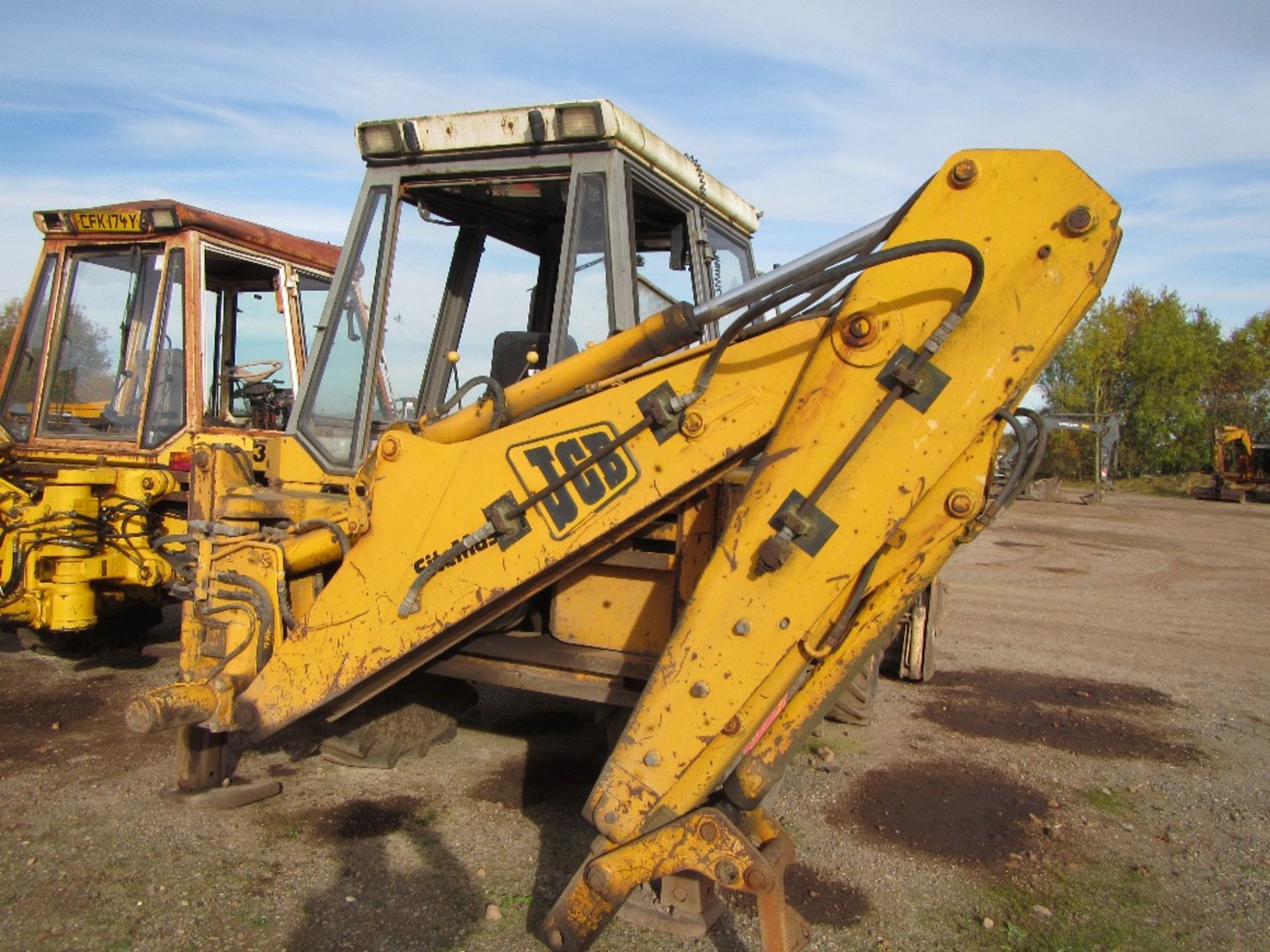 JCB 3CX Project 7 Digger Loader. Gray Cab, 5 Stud Rear Axle, Full set of Rear Buckets, 4 in 1 Dig - Image 4 of 4