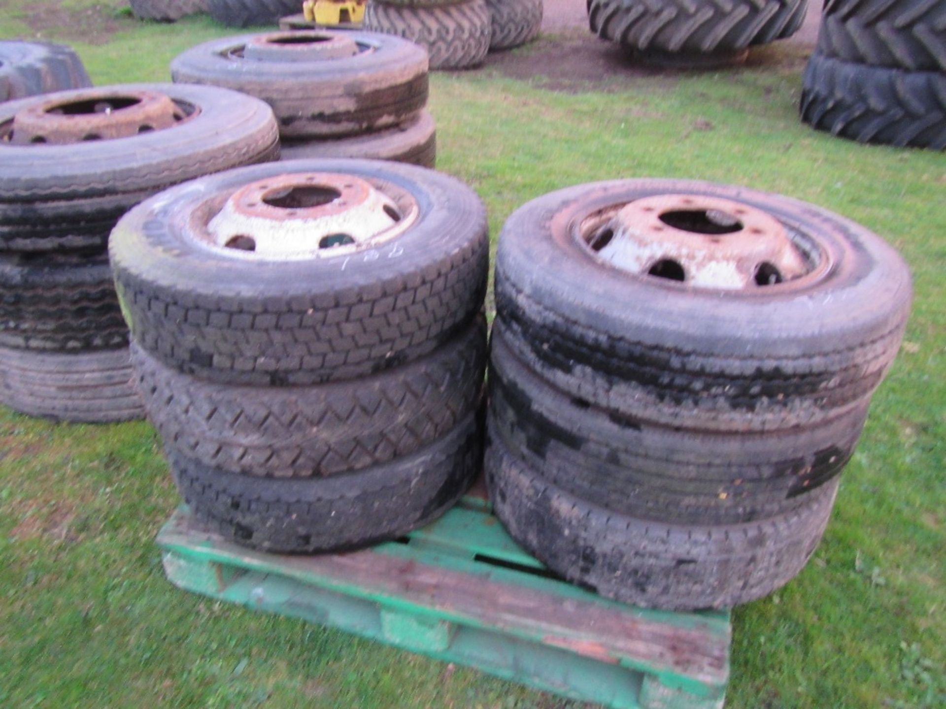 6no. 6 Stud Wheels & Tyres. UNRESERVED LOT