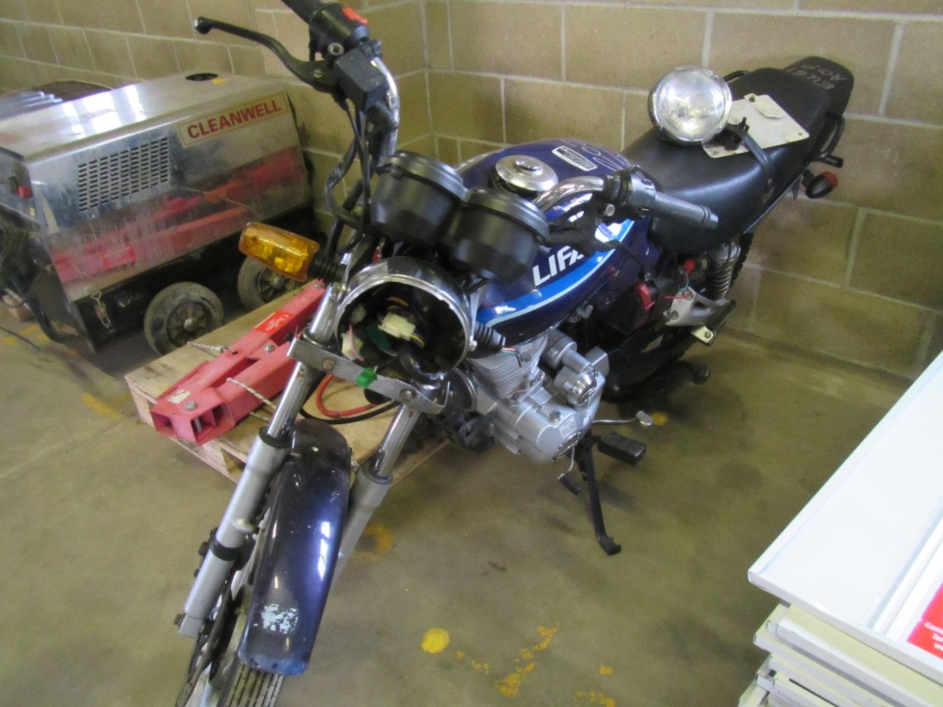 125cc Motorbike. Reg. No. EU61 AOP