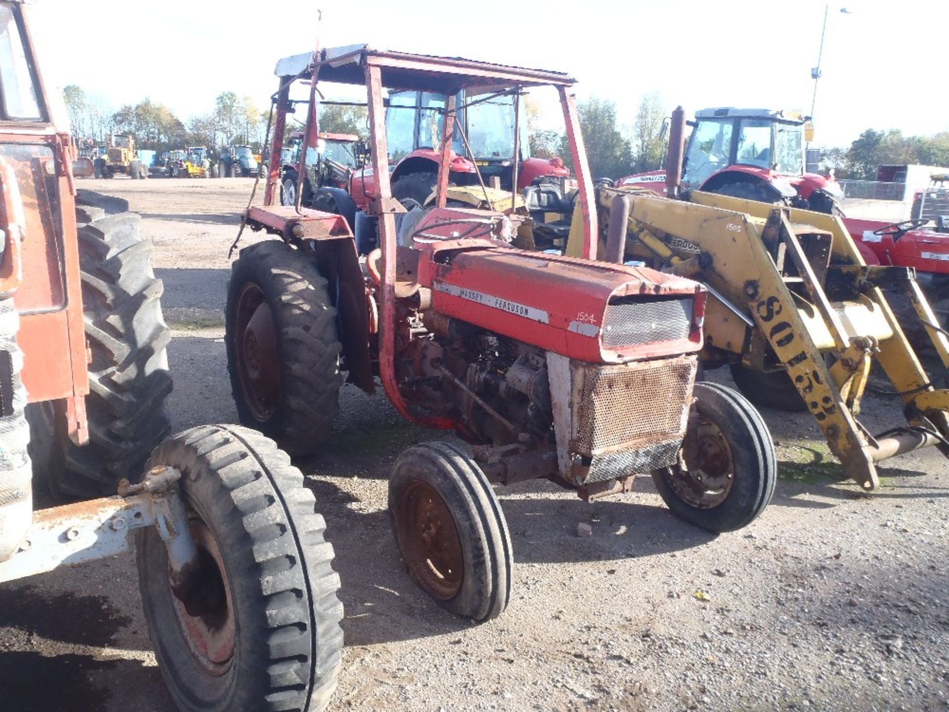 Massey Ferguson 135 Tractor. Straight Front Axle, Dry Air Filter, Heavy Casting Reg. No. DDE 905L - Image 2 of 7